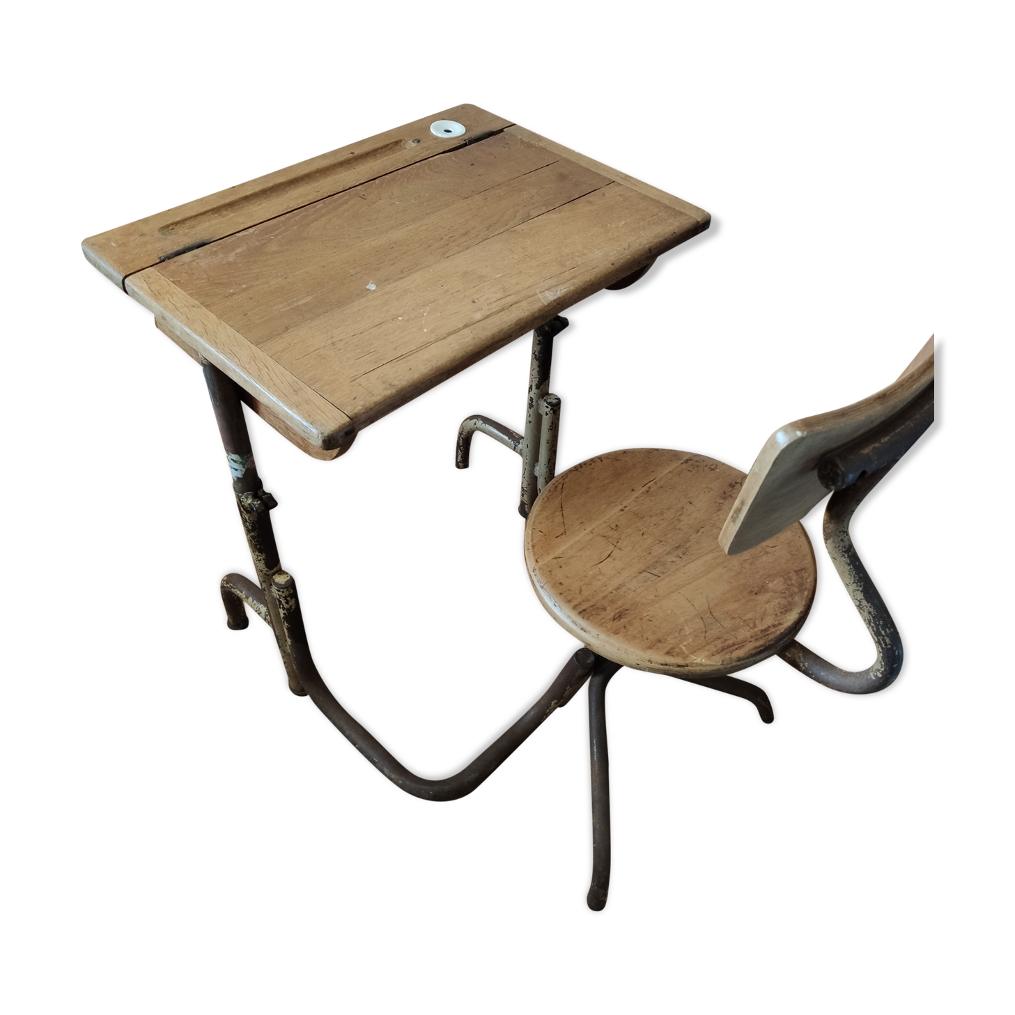 Old and reglable school puputre