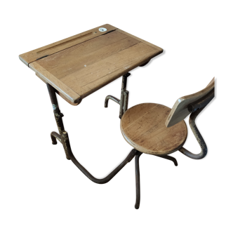 Old and reglable school puputre