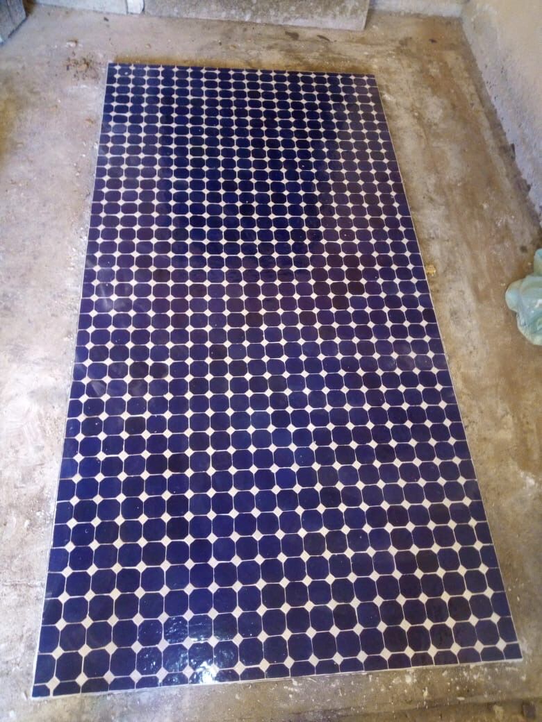 Table en zellige marocain