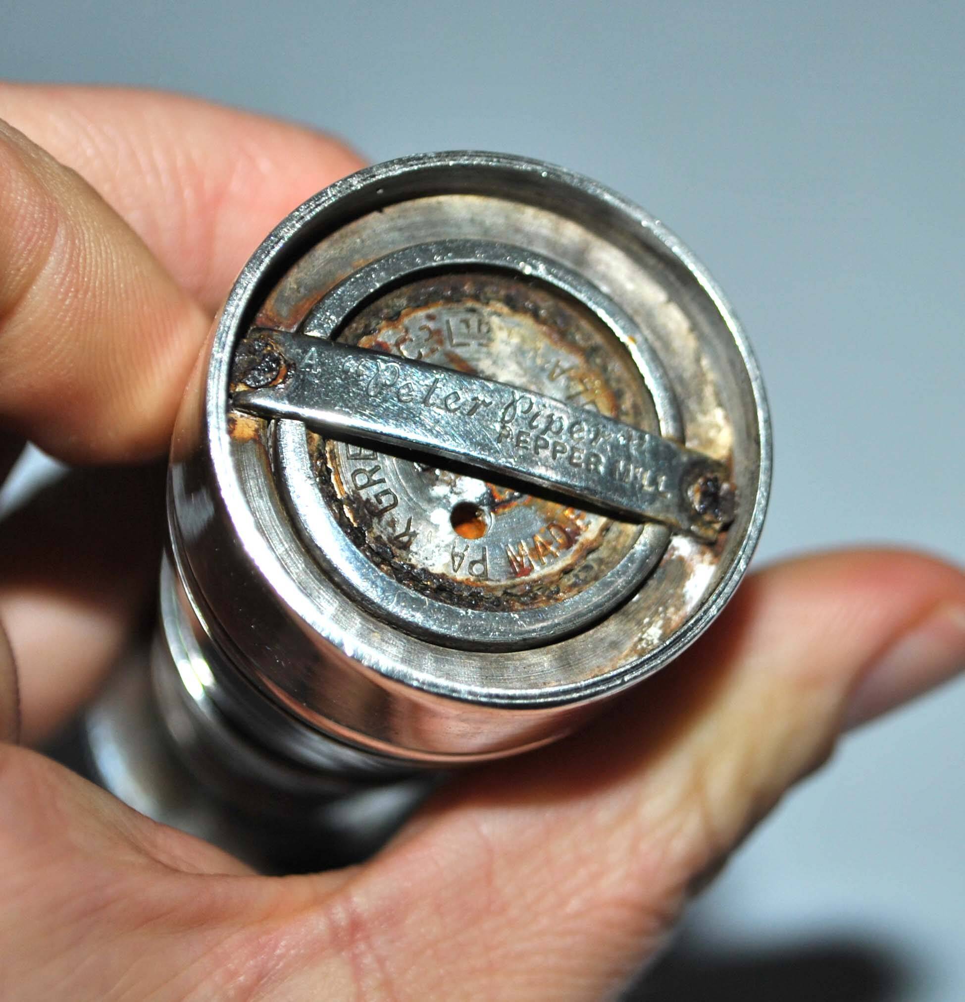 Peter piper vintage english pepper mill in silver metal park green pepper mill