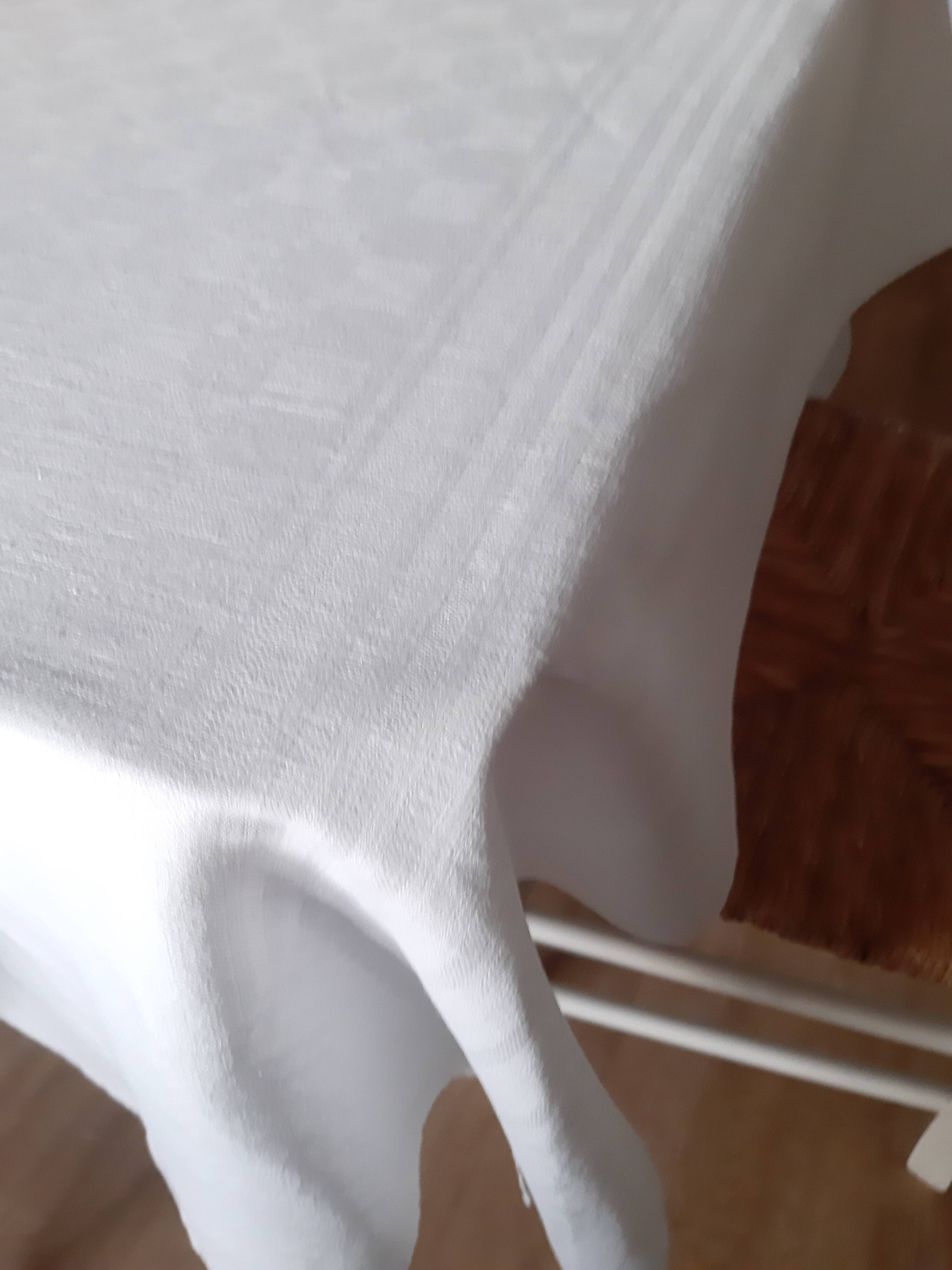 Nappe ancienne damassée B.L