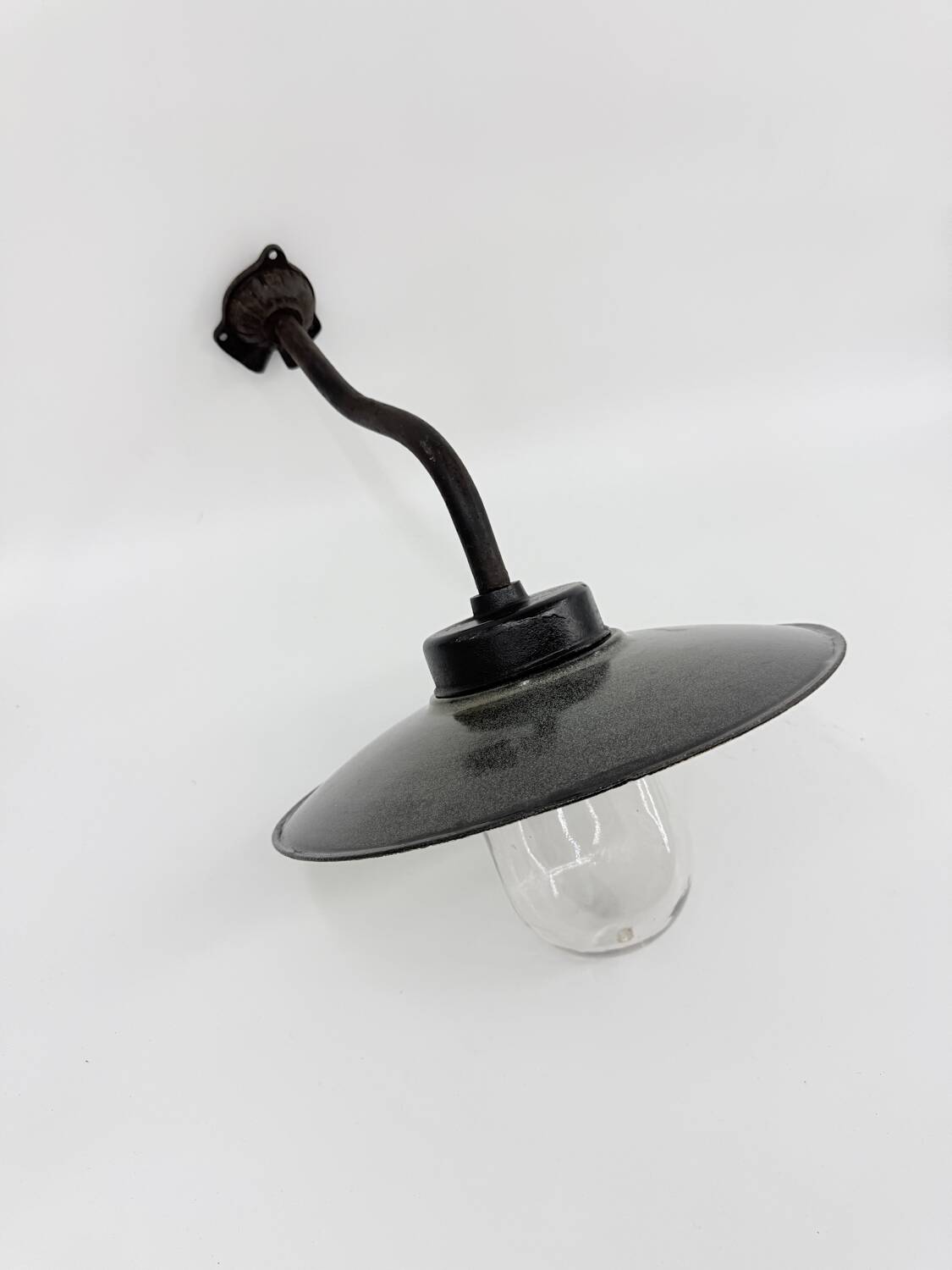 Court lamp