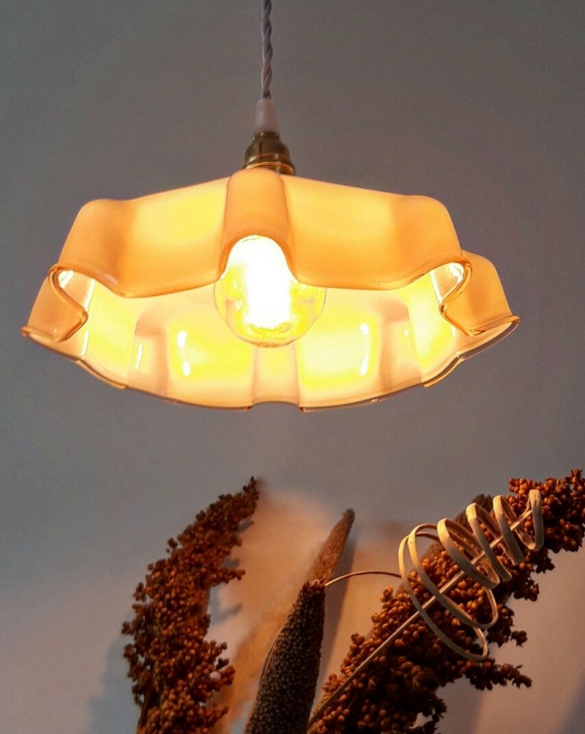 Pink opaline suspension
