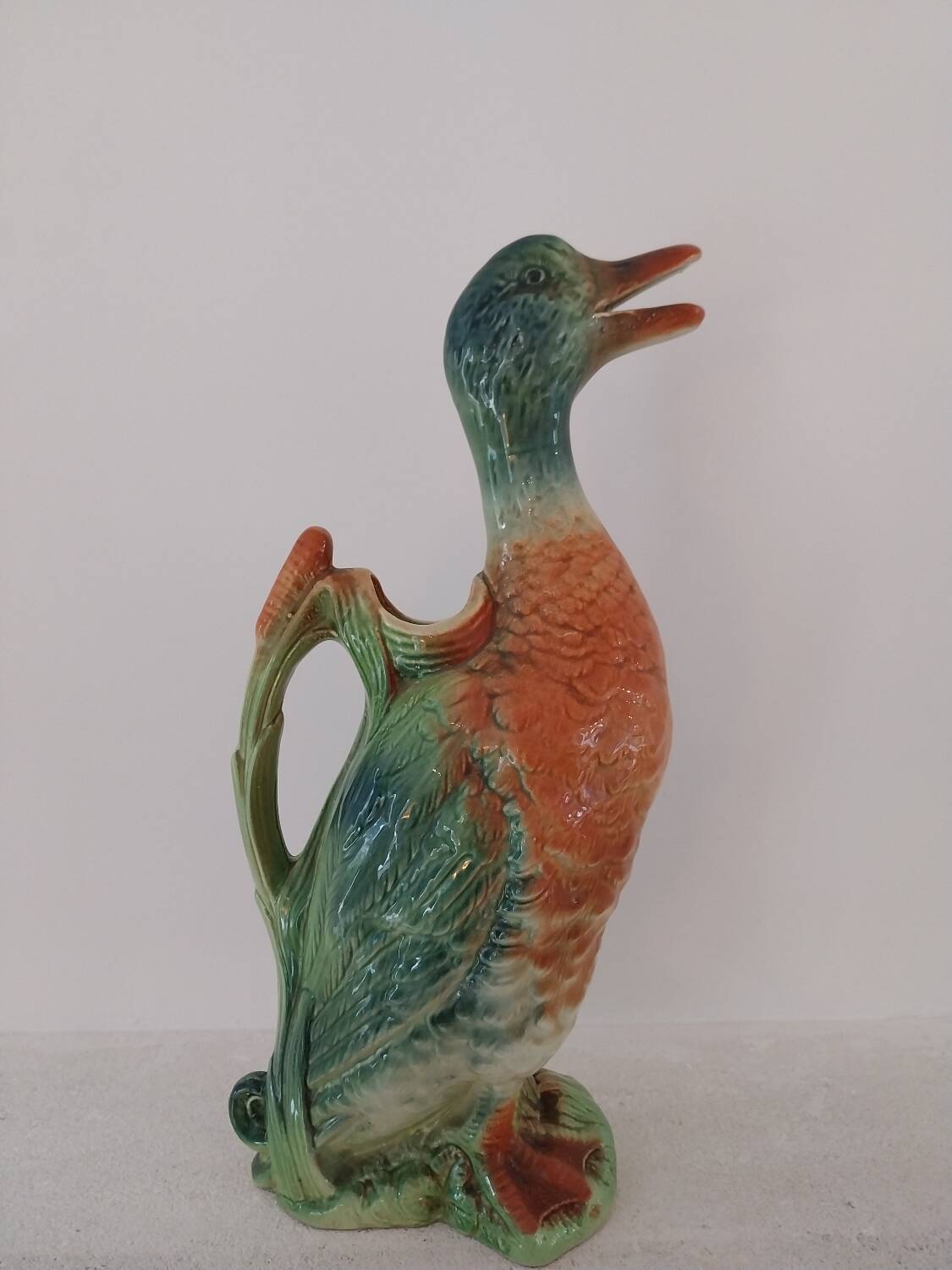Water jug in slipware from the 1960s. Decorated with a coloured duck. Unmarked.