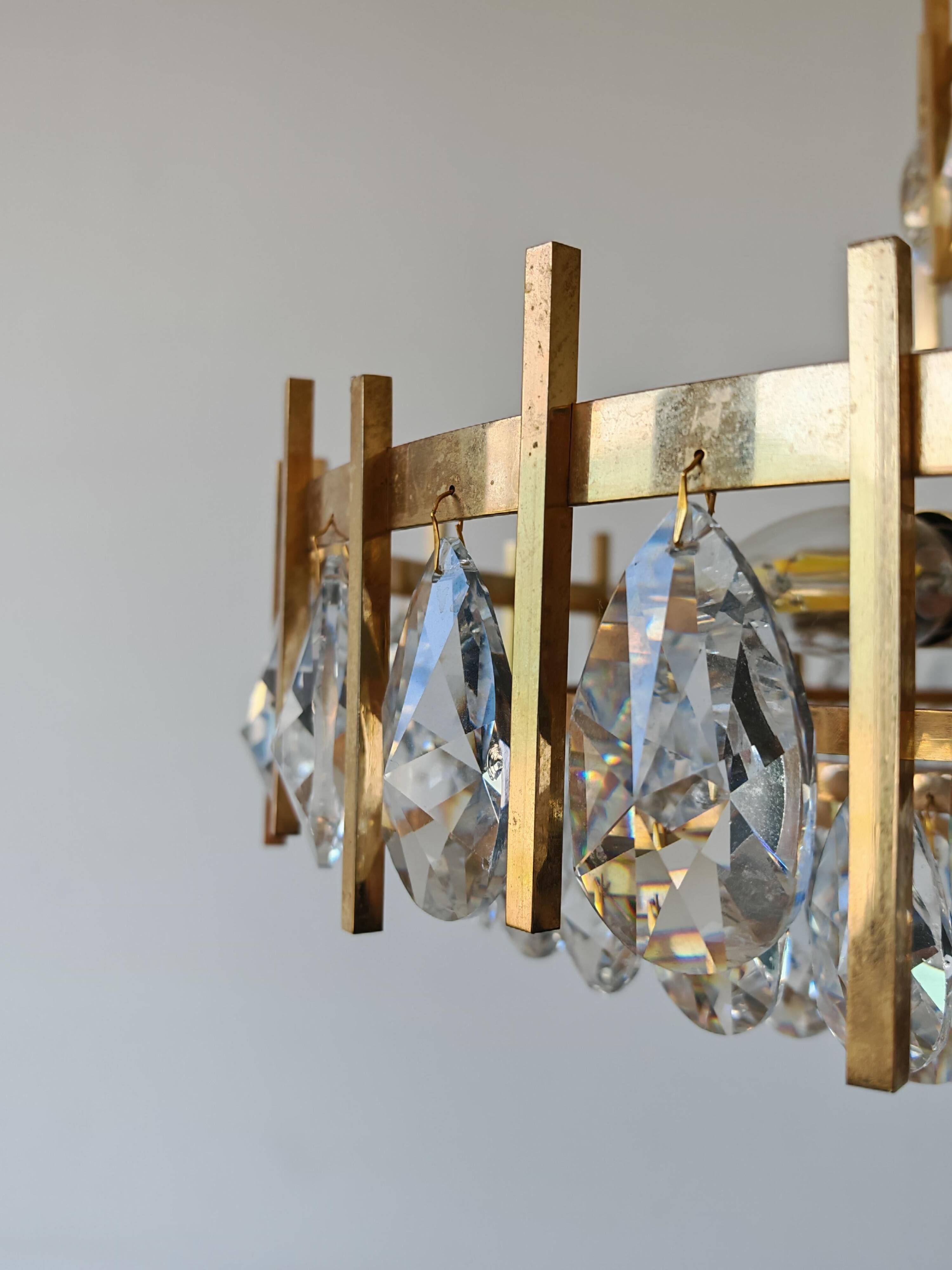 Lustre Mid Century Modern in Crystal and Brass by Bakalowits 1960s