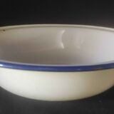 Basin in white enamelled sheet metal