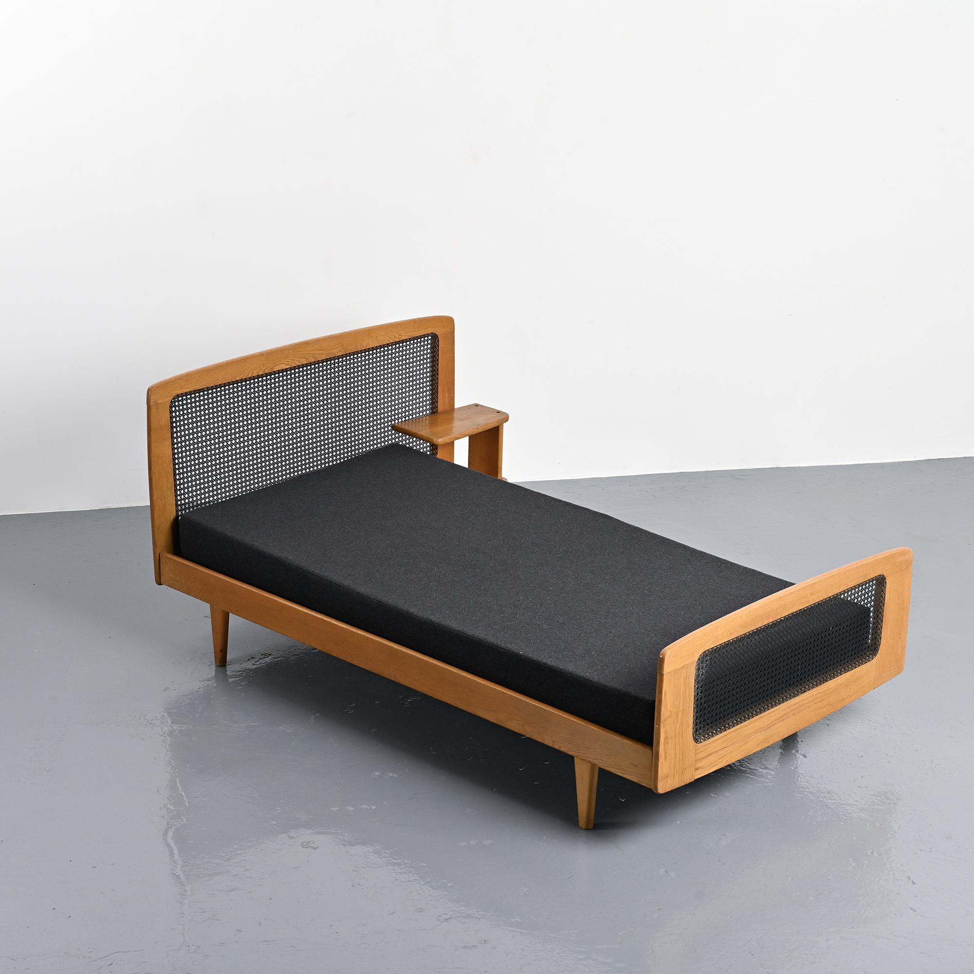 Lit par Roger Landault pour Ligne Roset, France, circa 1965