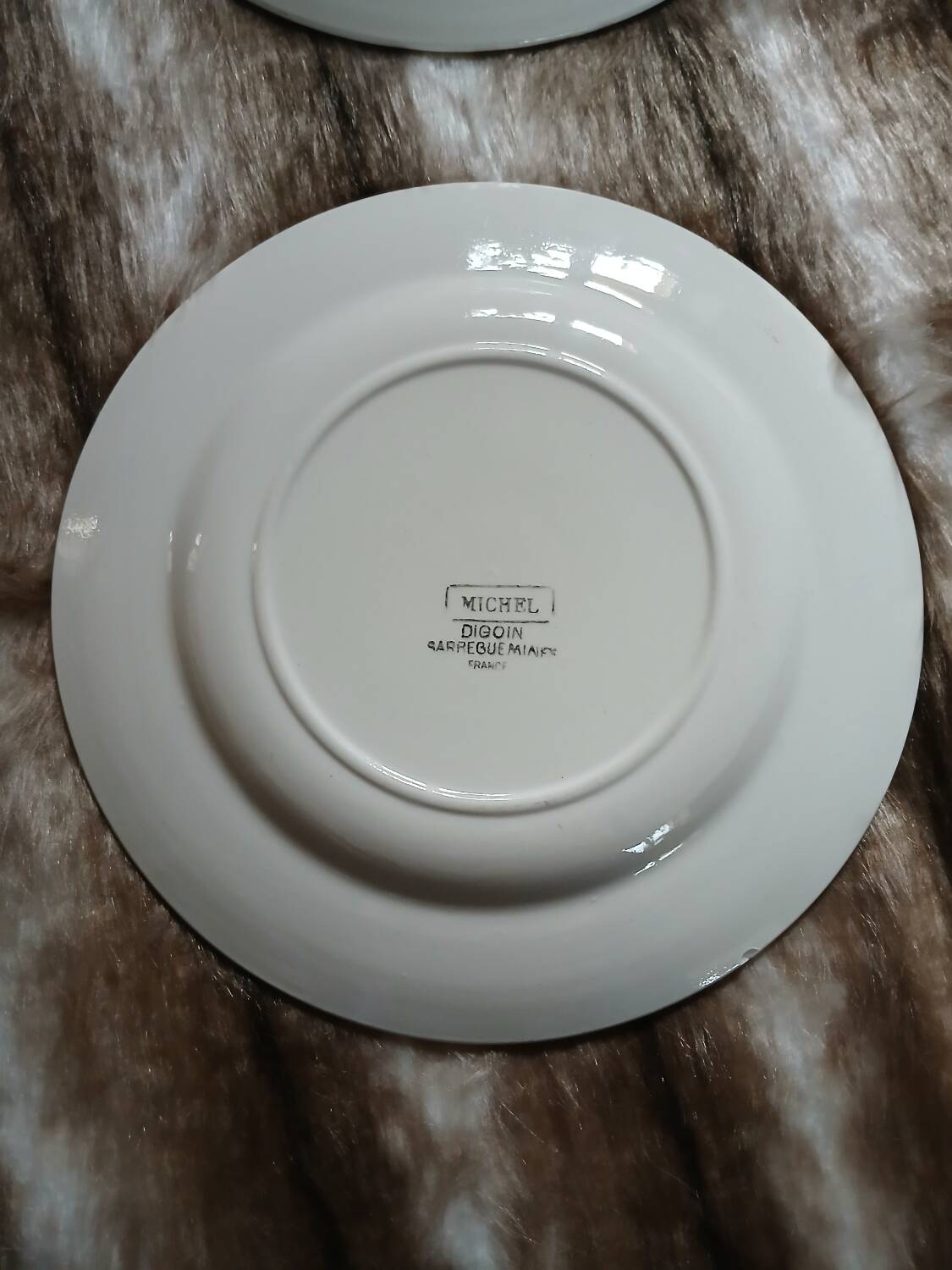 6 mismatched antique flat plates