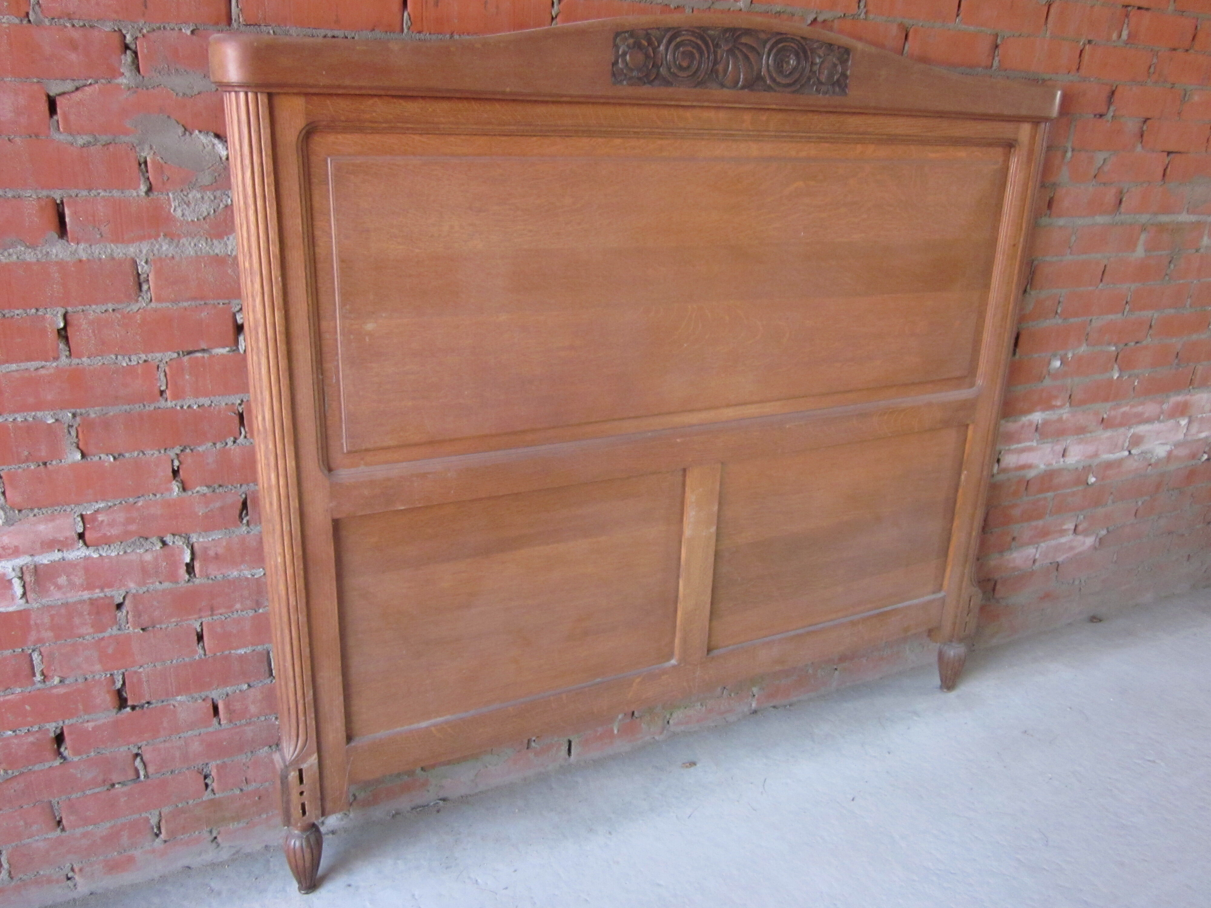 Bed head of the 30s in massive channel