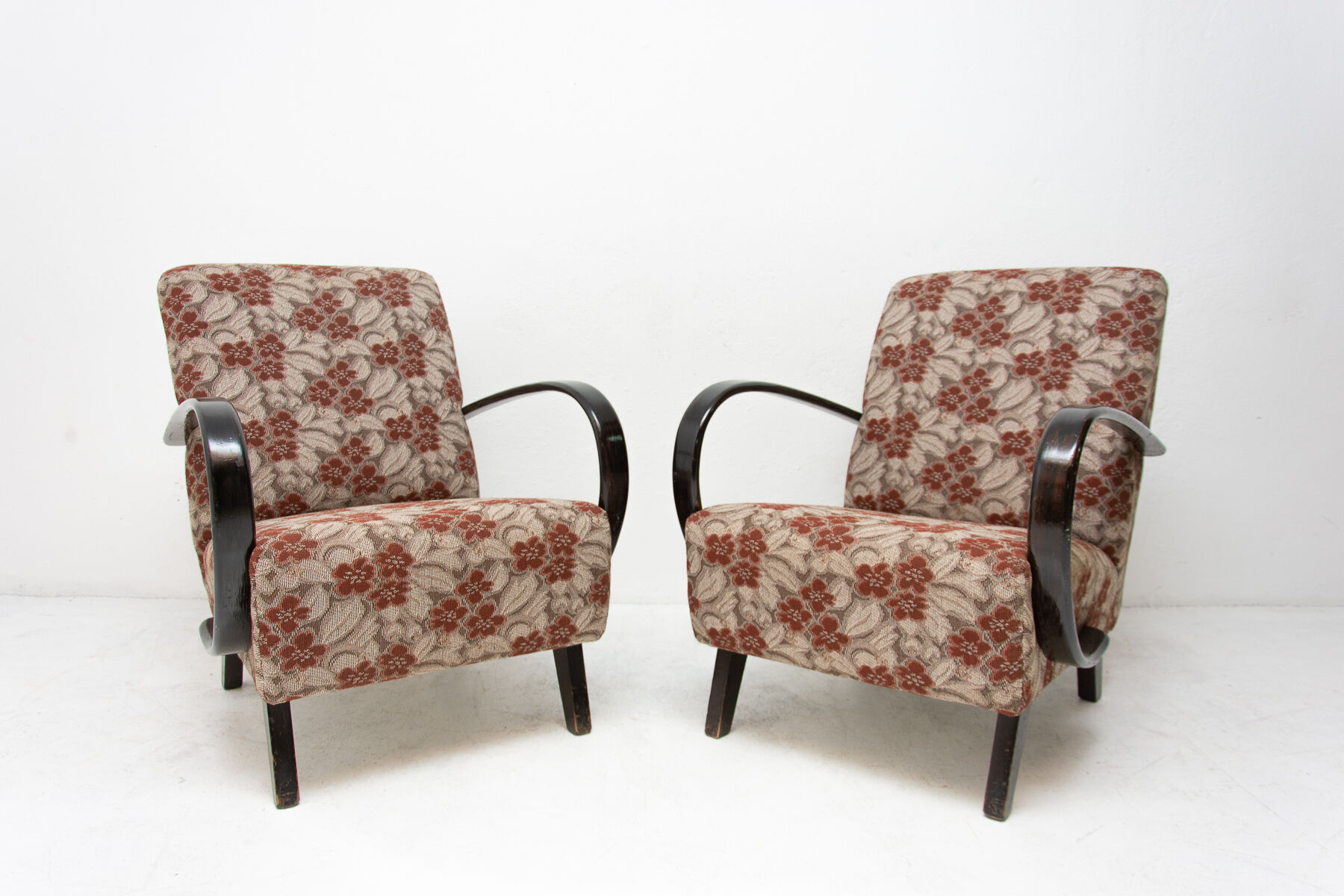 Paire de fauteuils par Jindřich Halabala 1950
