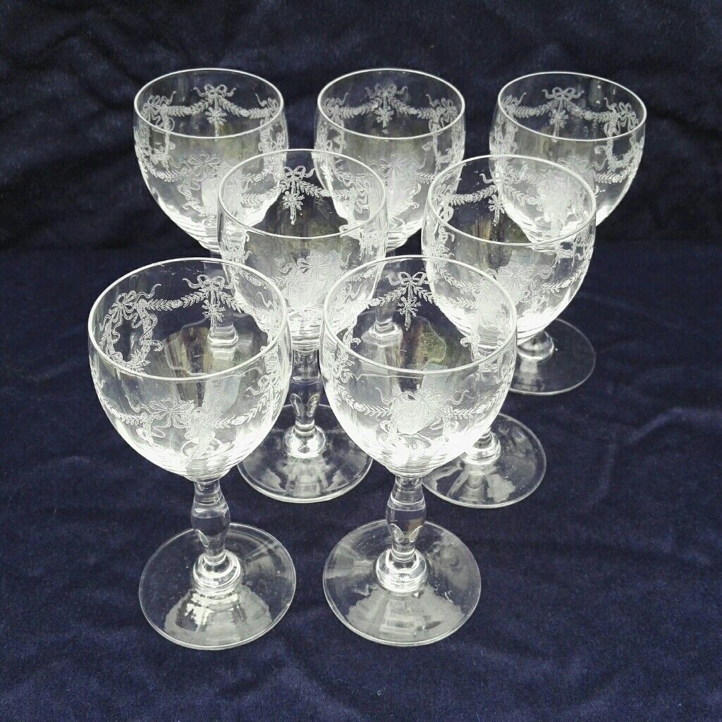 Crystal wine glasses Baccarat frieze knots ribbons