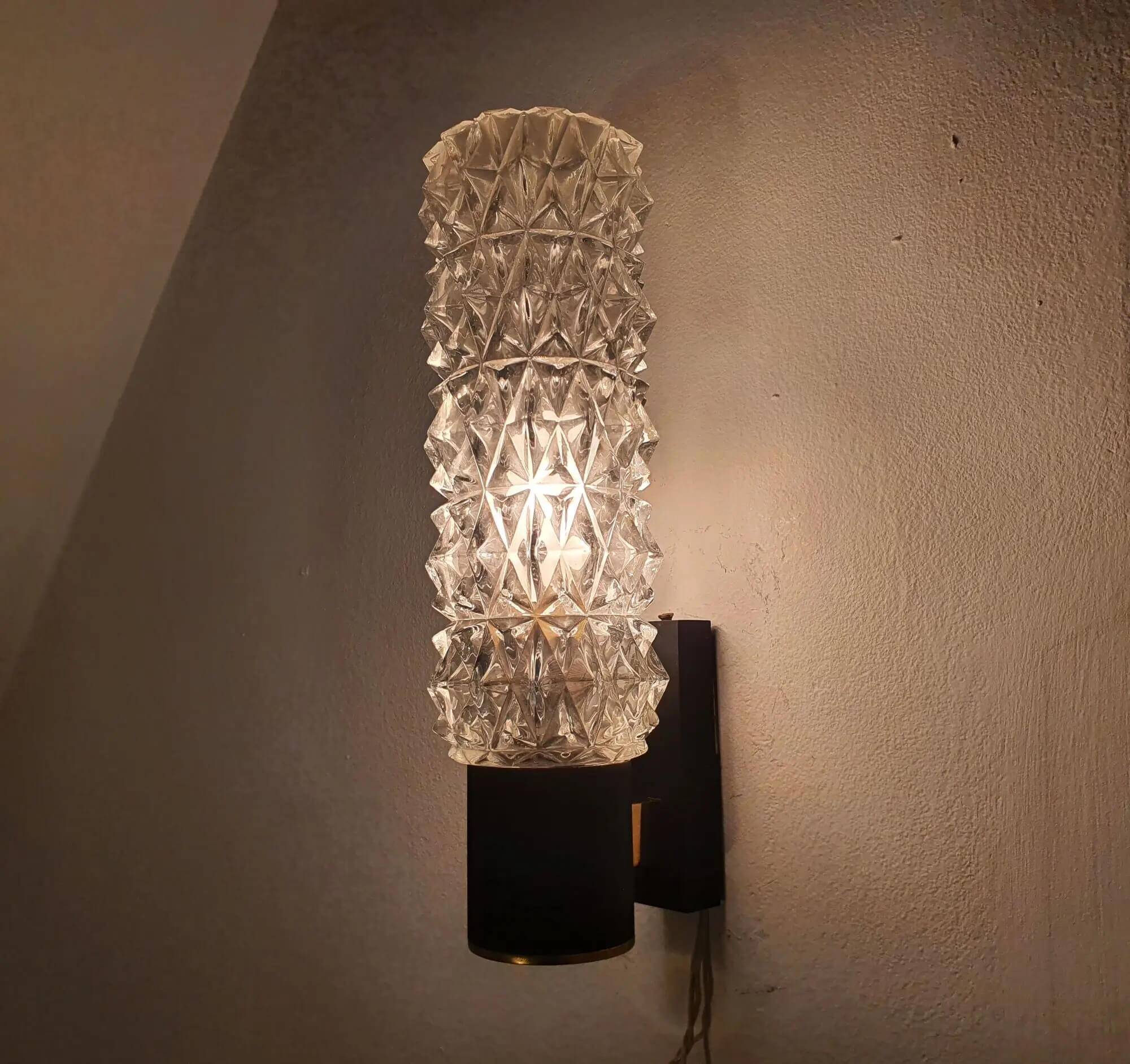 Black wall light with structured glass in Arlus style