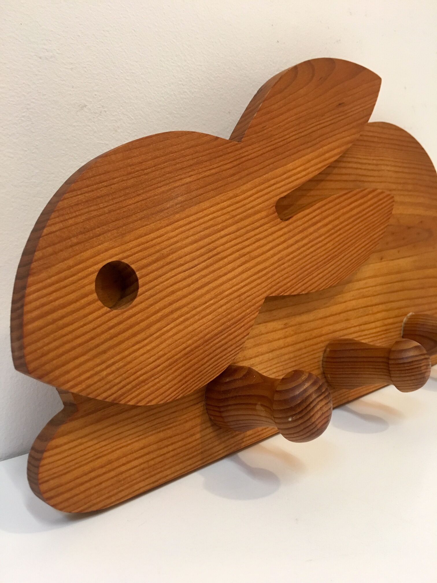 80s rabbit coats holder