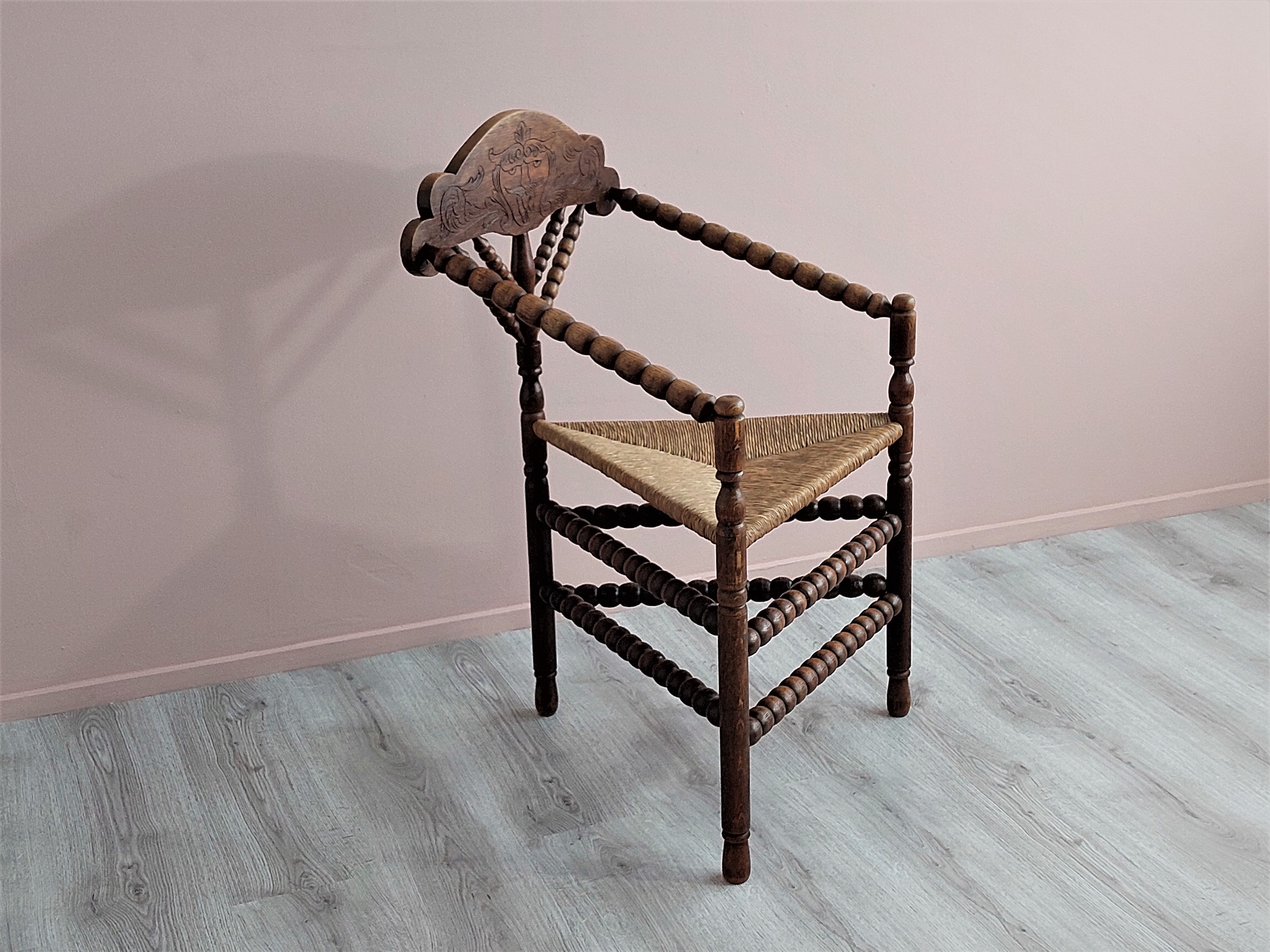 Chaise triangulaire hollandaise Bobbin Turners, années 1900.