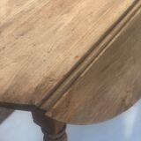 Oval flap table