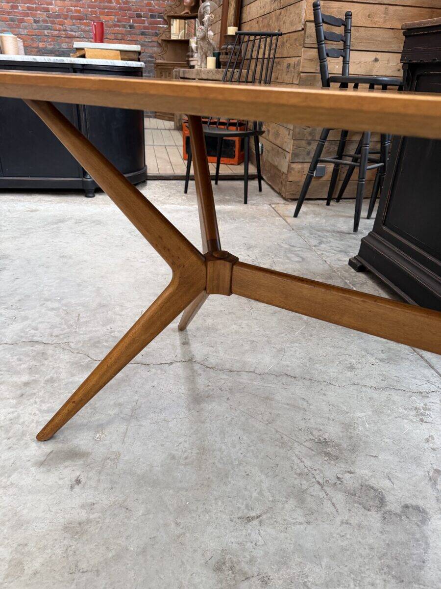 « Table hélicoptère » par E. Gomme pour G-Plan