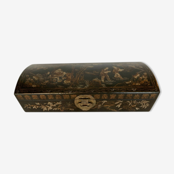 Painted wooden box box has 20th century Asian décor