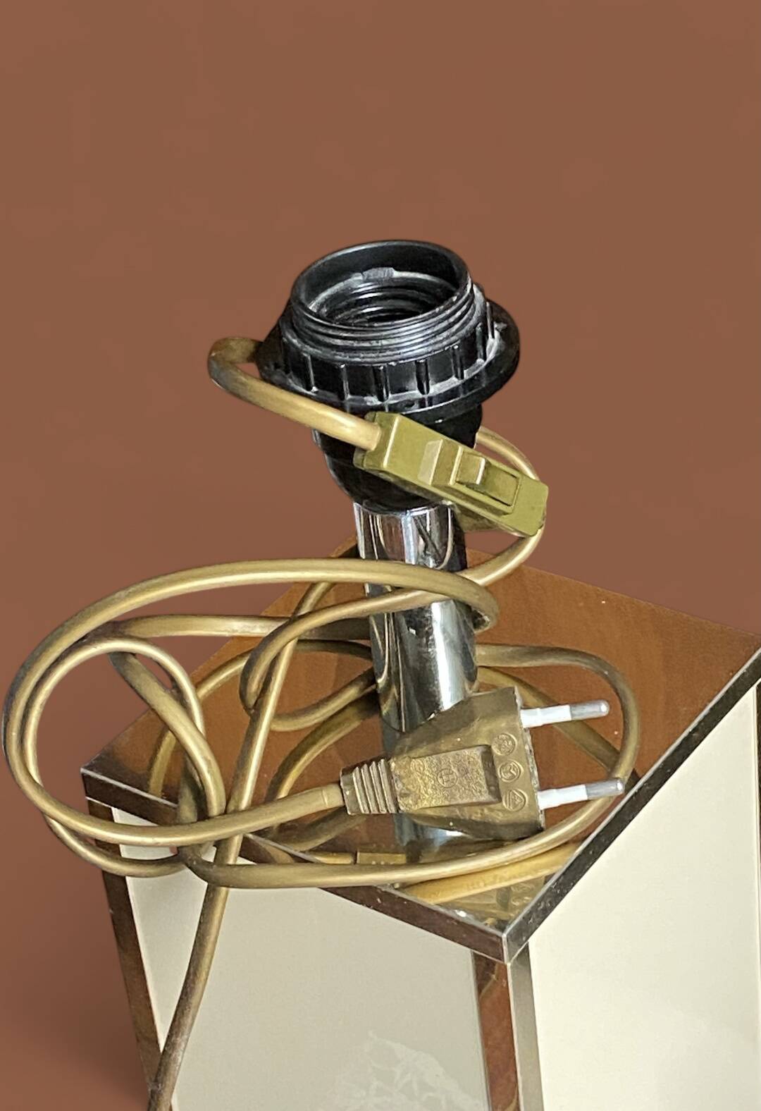 Pair of lamp bases in gilt metal and cream lacquer, Hollywood Regency style, 1970