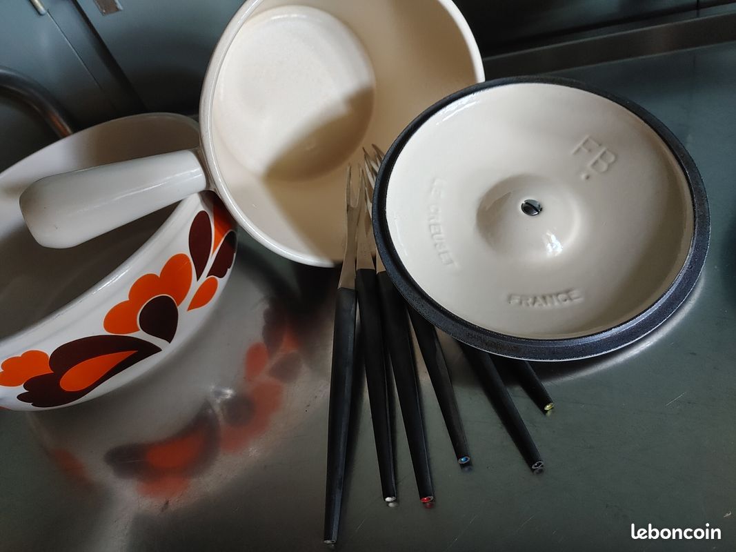 Complete fondue set from the 70's in cast iron - le creuset