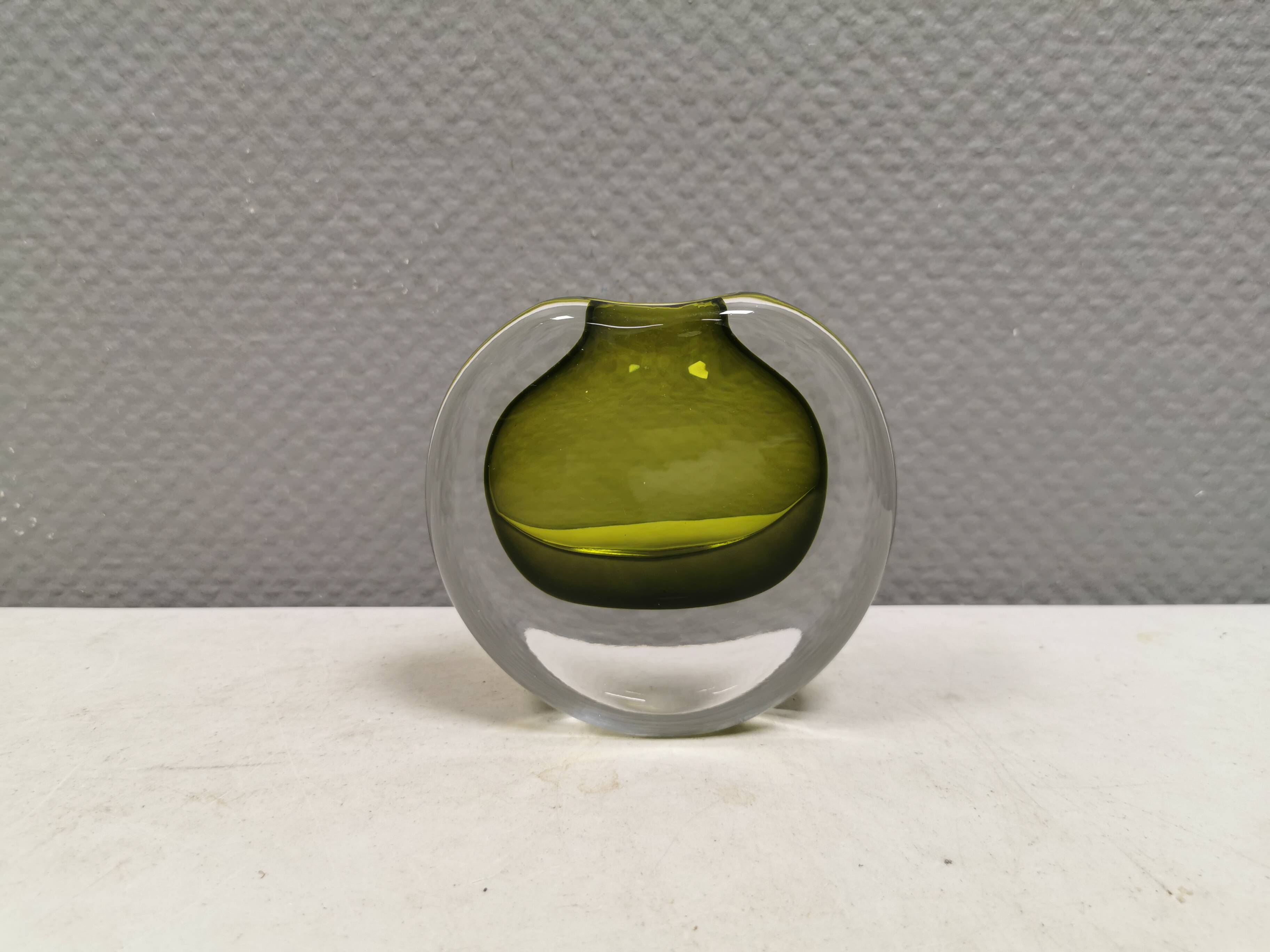 An exceptionally beautiful vase crafted using the ‘Sommerso’ technique.