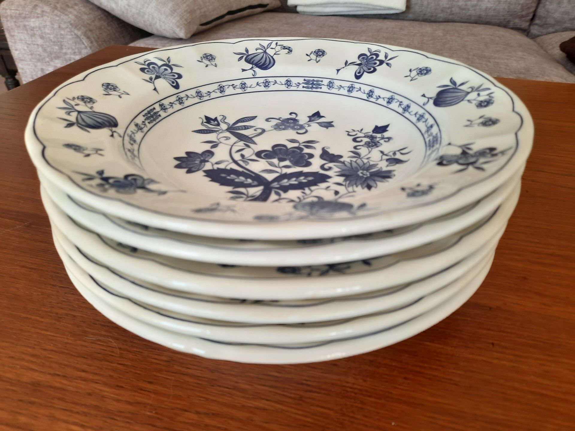 Set of 6 plates