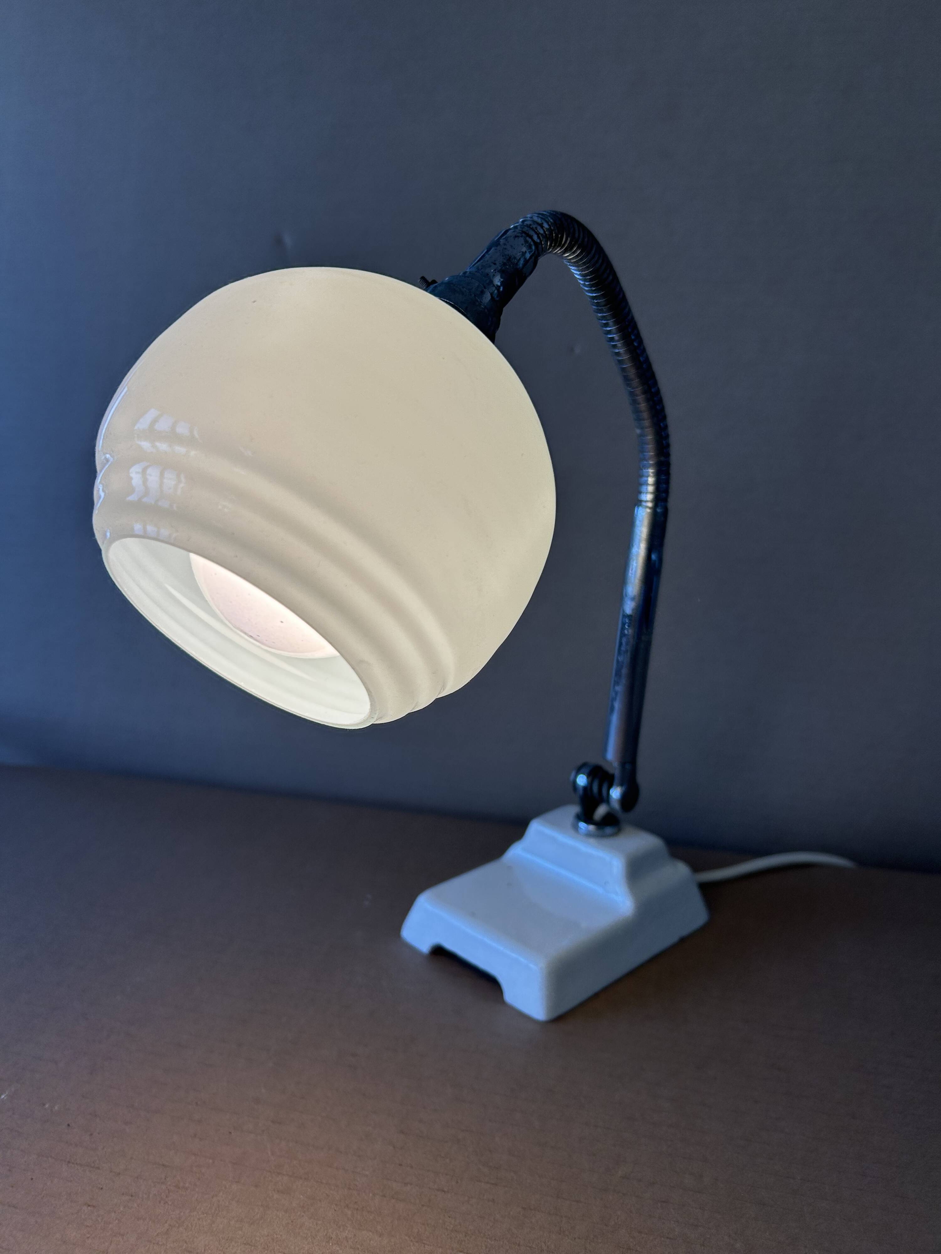 Vintage Ki-e-klair table lamp