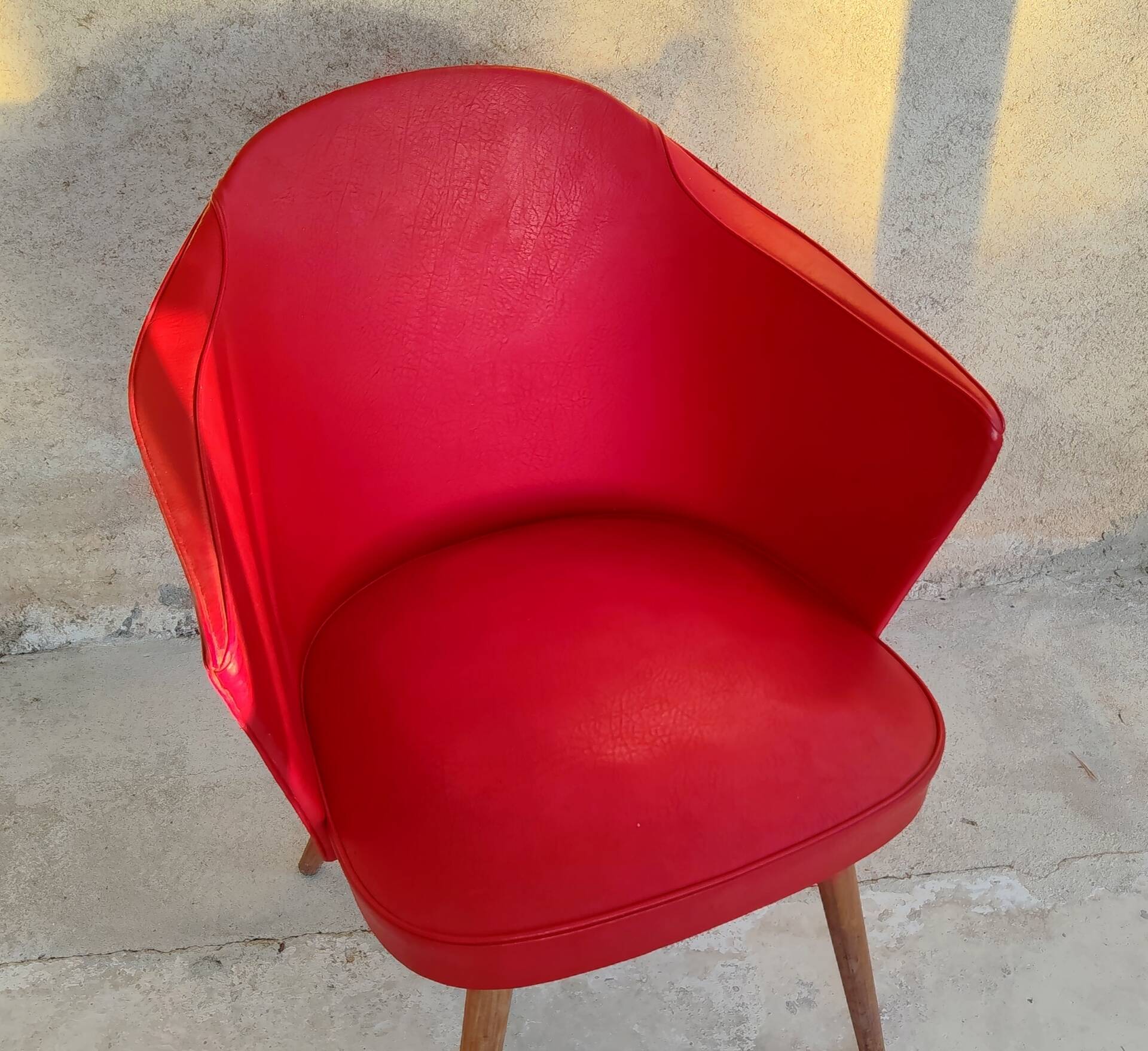 Cocktail chair in wood and red moleskin - 1960s