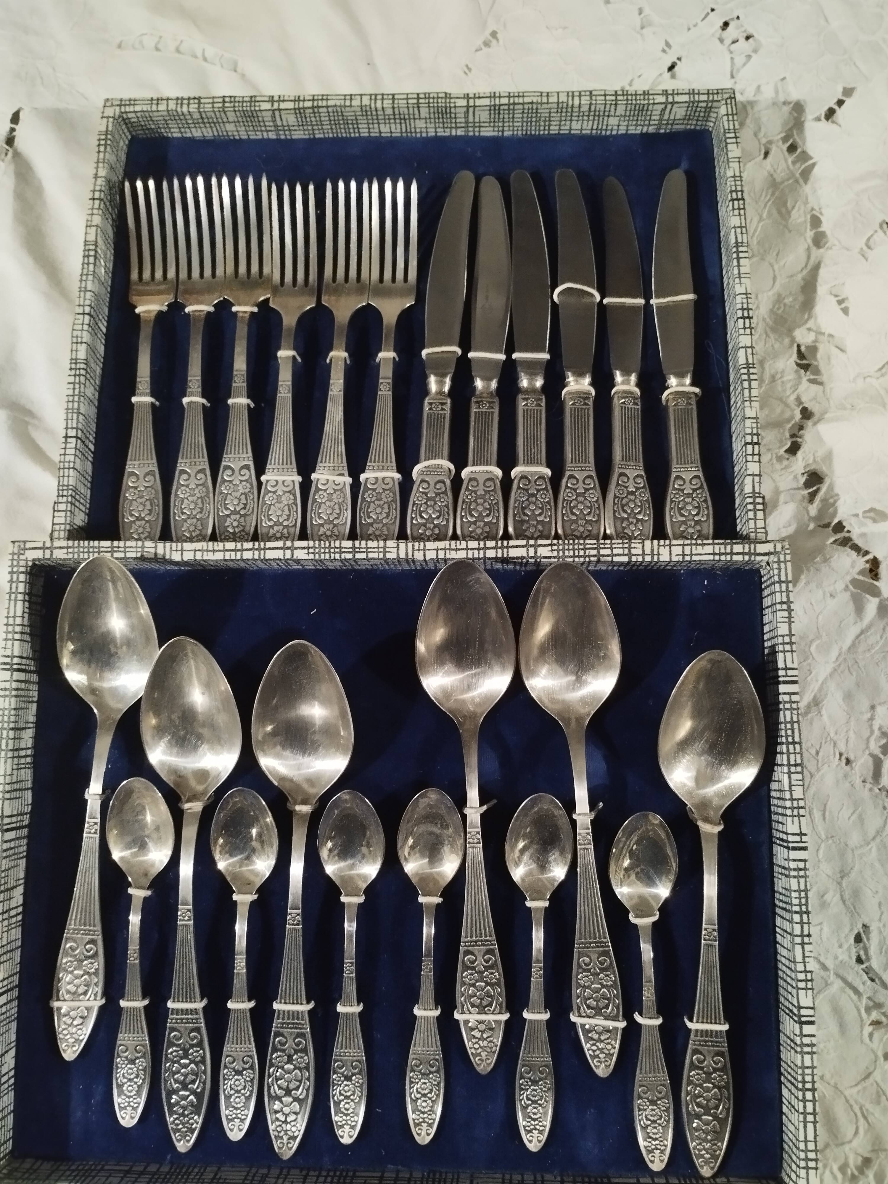 Silver metal cutlery