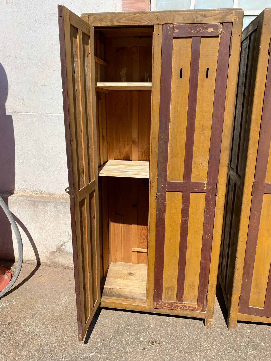 Paire de vestiaire d’usine bois
