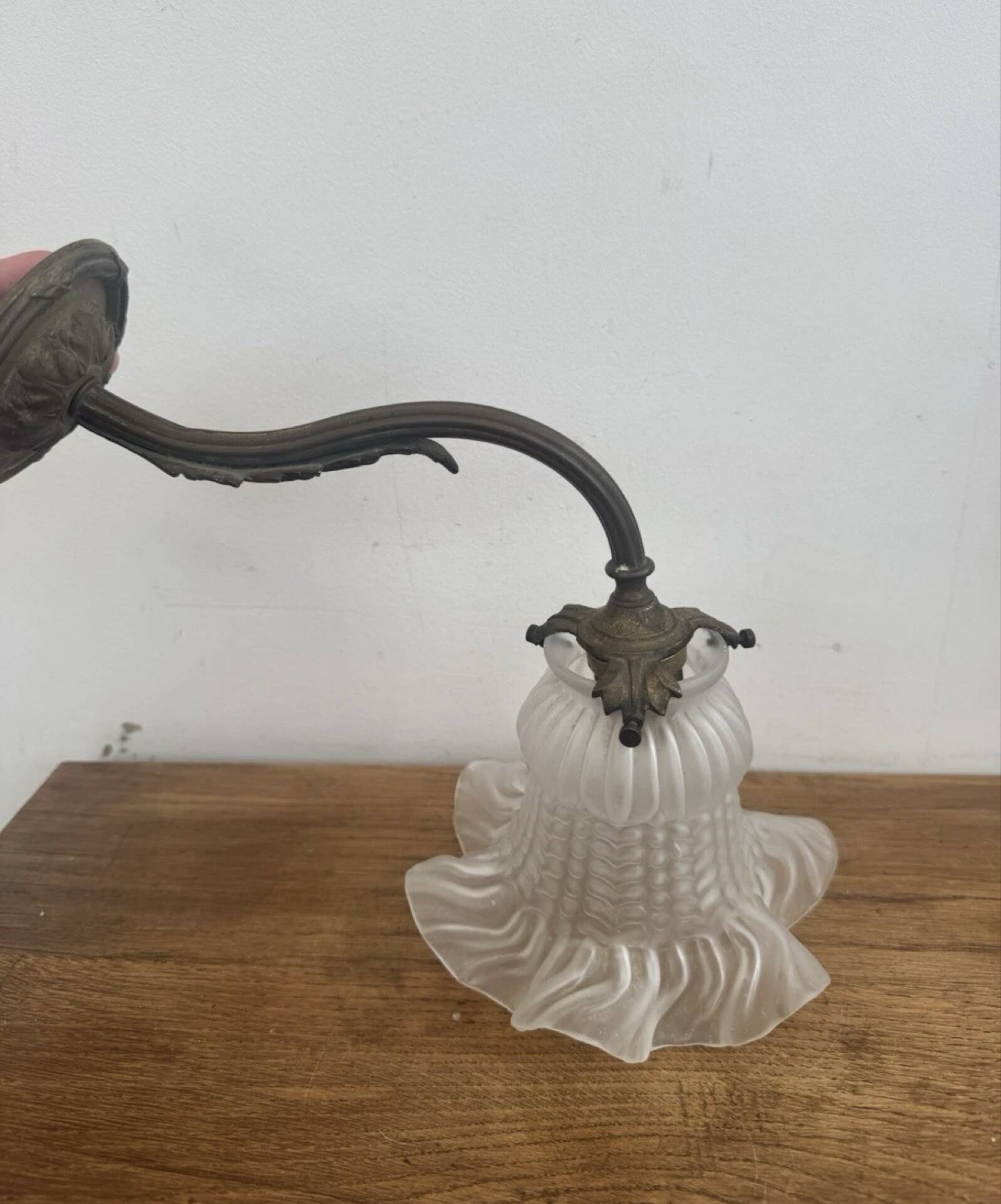 Antique bronze wall light in Louis XVI style - tulip-shaped glass paste flower.