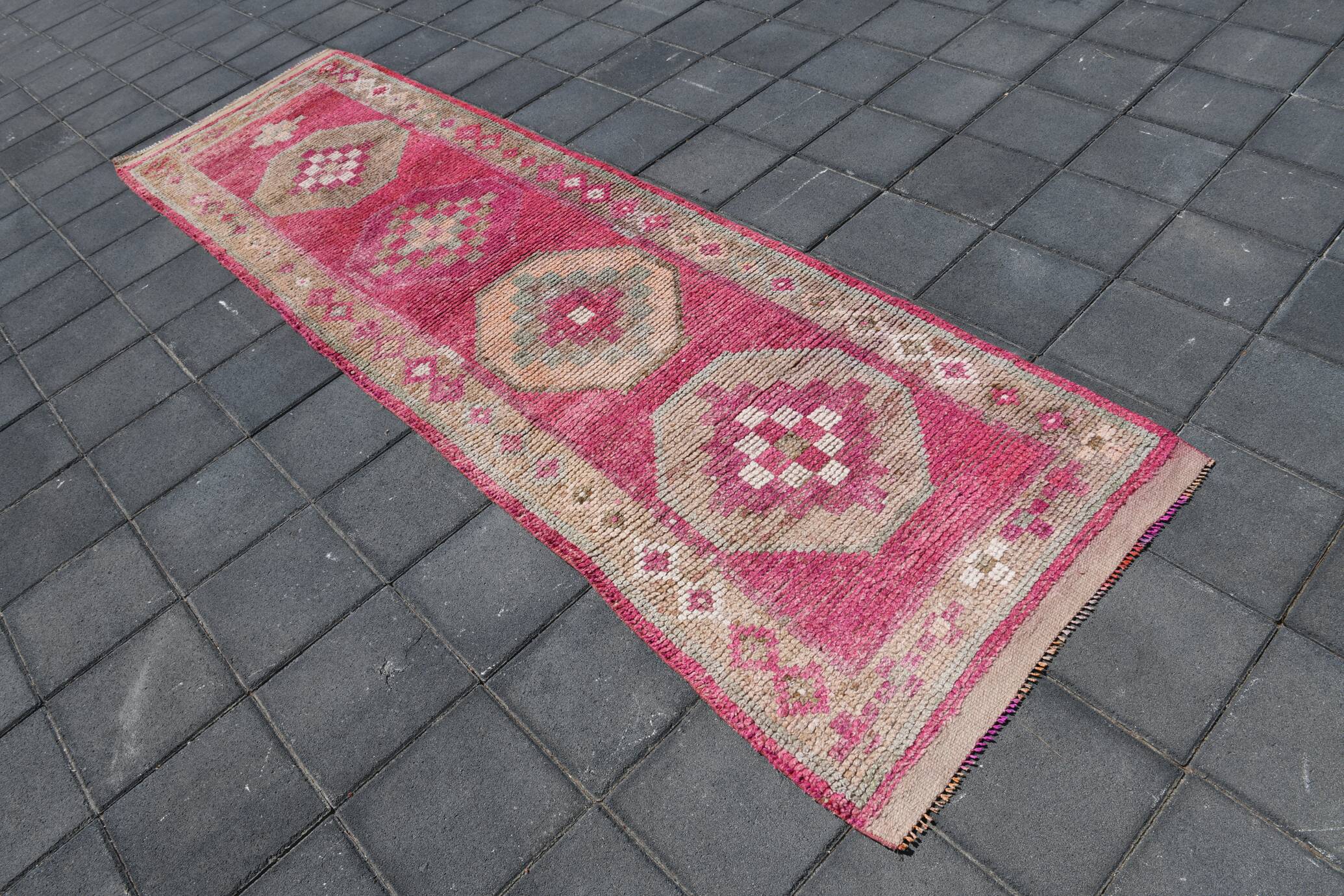 Tapis de Couloir Anatolien Fuchsia, Motifs Géométriques Vintage, 94x324 Cm
