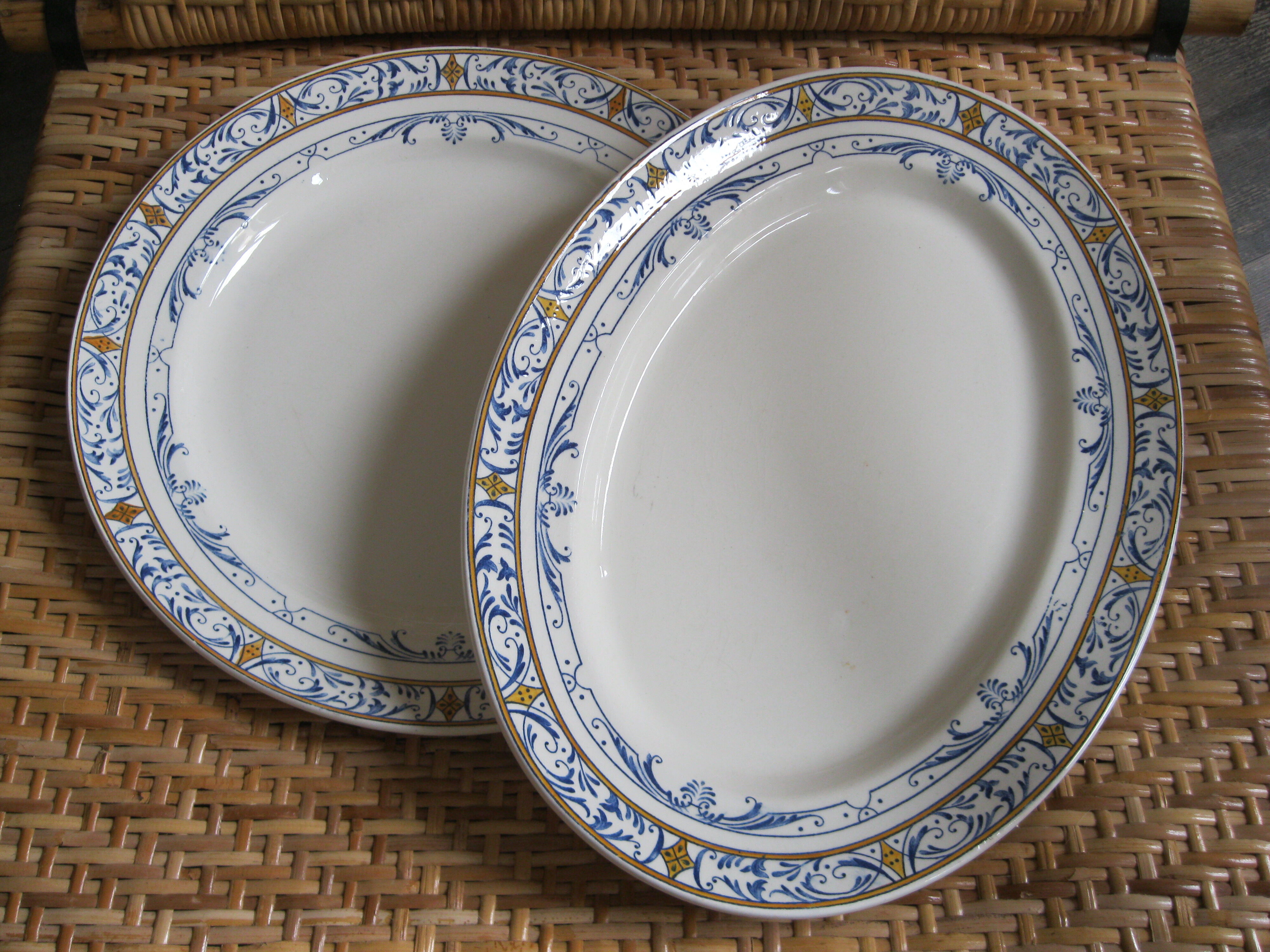 Plat ovale Creil et Montereau