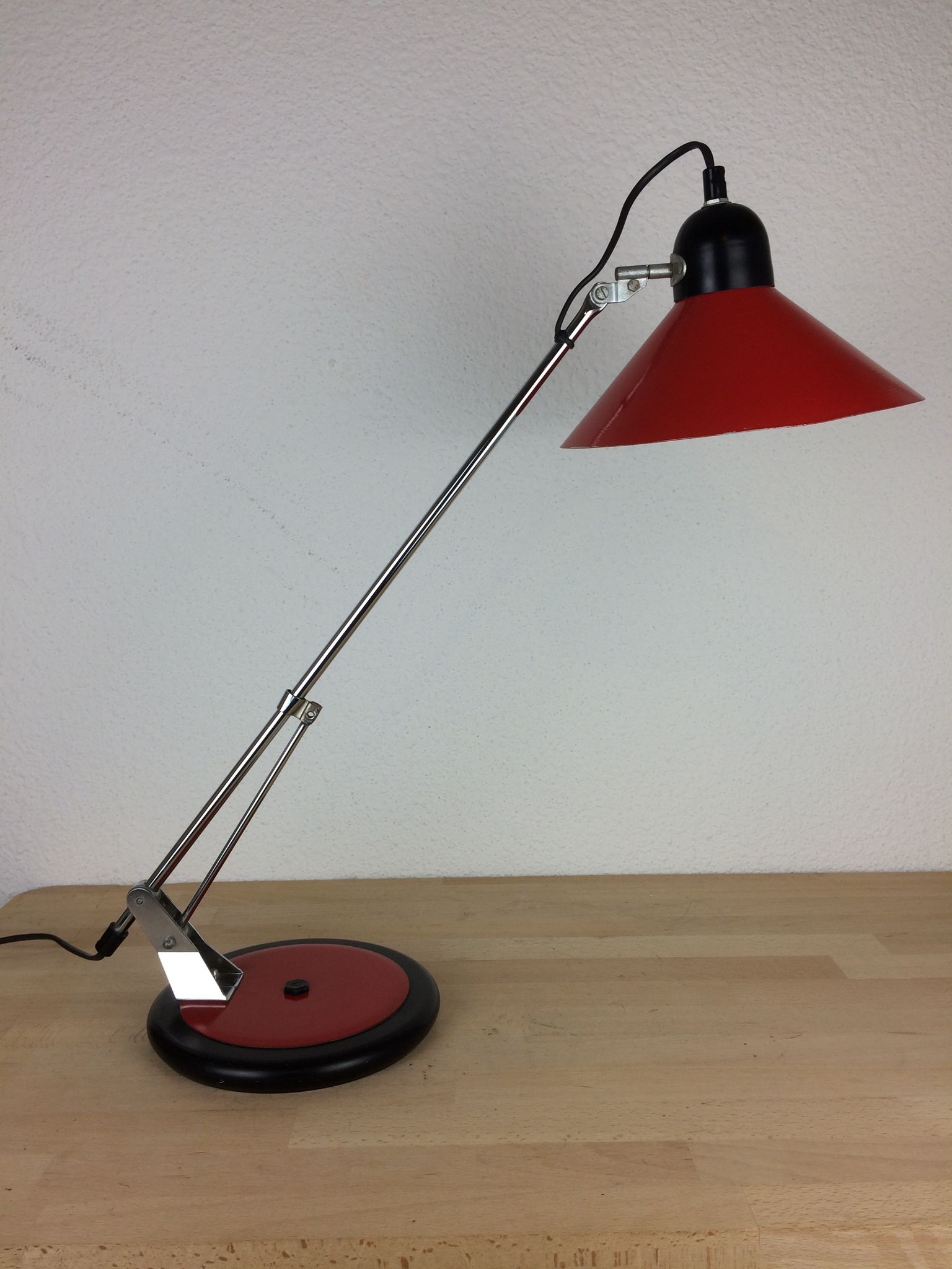 Lampe de bureau articulée Aluminor grand modèle, rouge