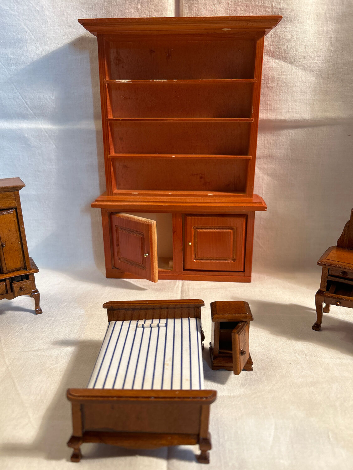 Dollhouse Miniature Furniture
