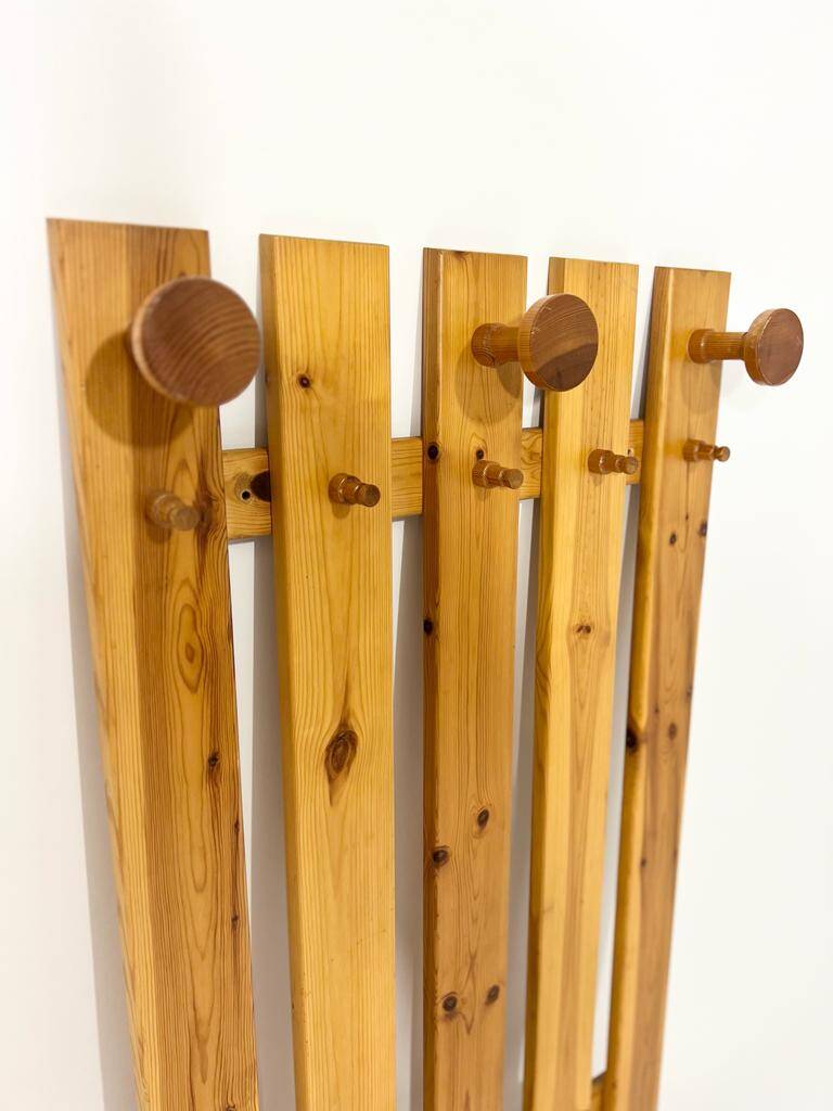 Vintage wall coat rack in solid pine