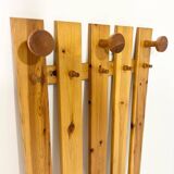 Vintage wall coat rack in solid pine