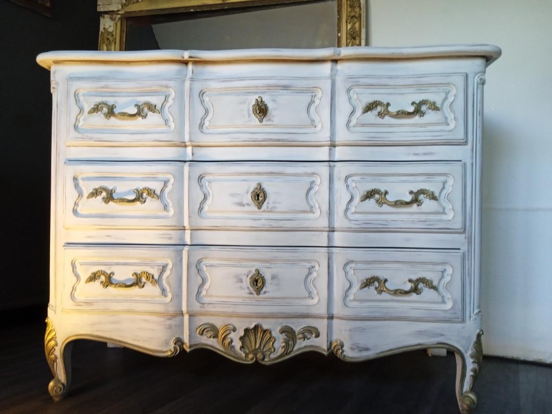 Patinated royal chest of drawers Louis XV style