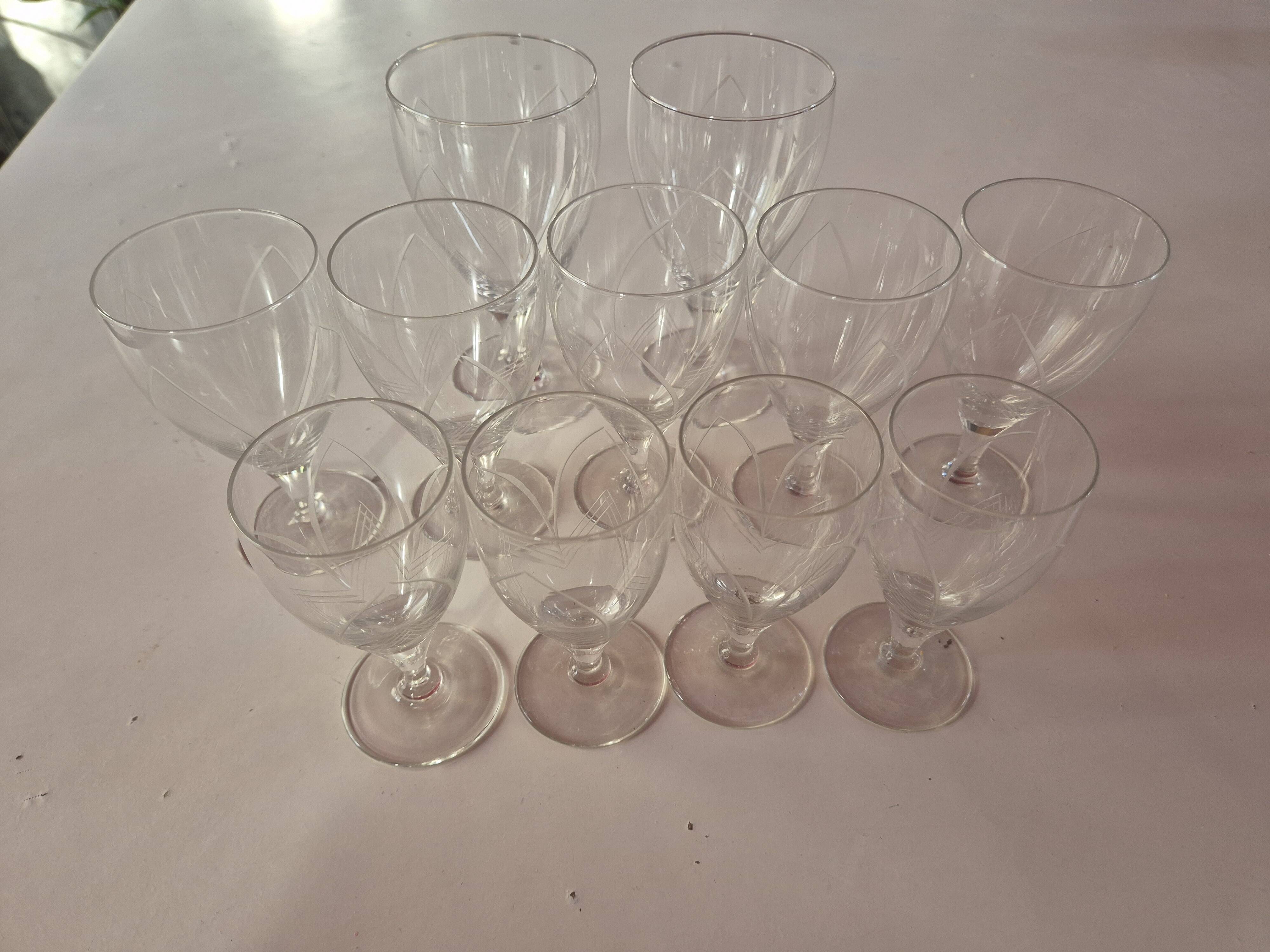 Bel ensemble de 11 verres à pied vintage – Cristal gravé Art Déco – 3 taill