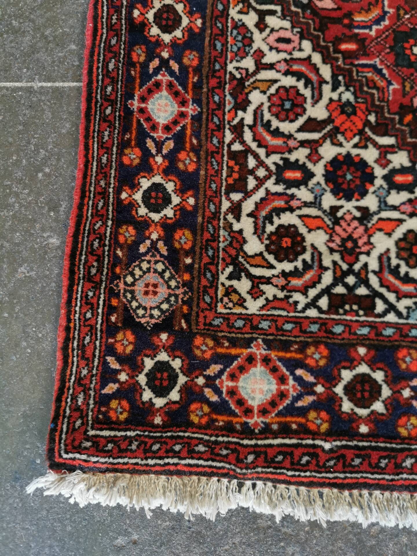 Hand-knotted Persian carpet from Iran, 128 x 76 cm.