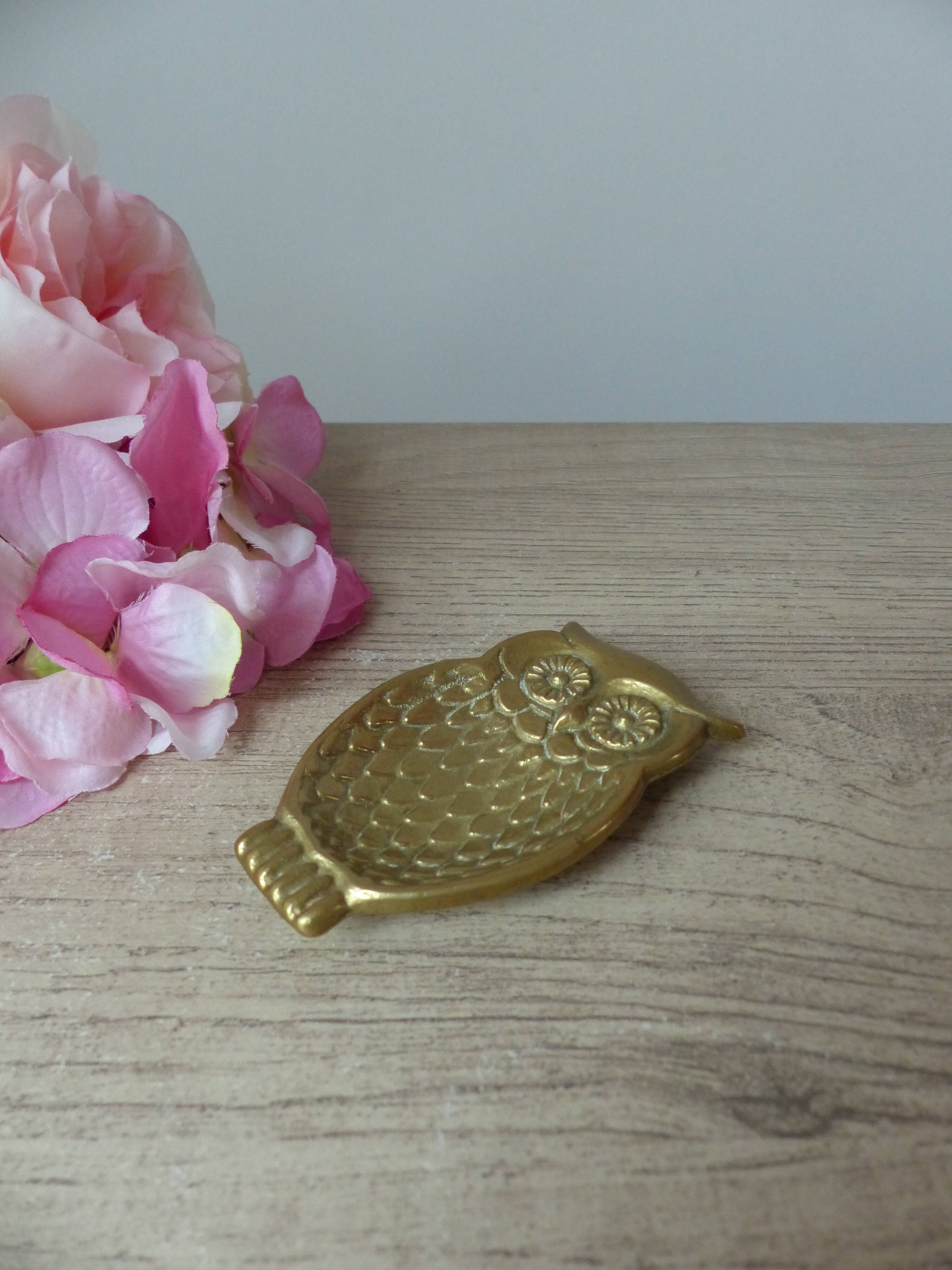Small carved brass owl ashtray, owl pocket ashtray