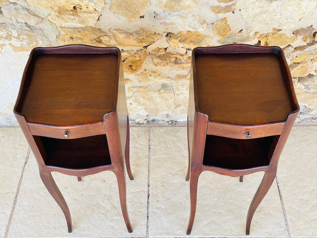 Paire de chevets style Louis XV en noyer