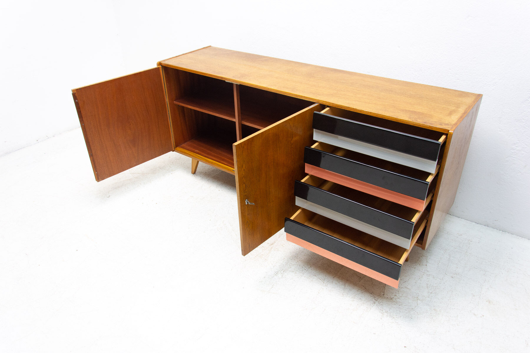 Mid Century U-460 sideboard by Jiří Jiroutek for Interiér Praha