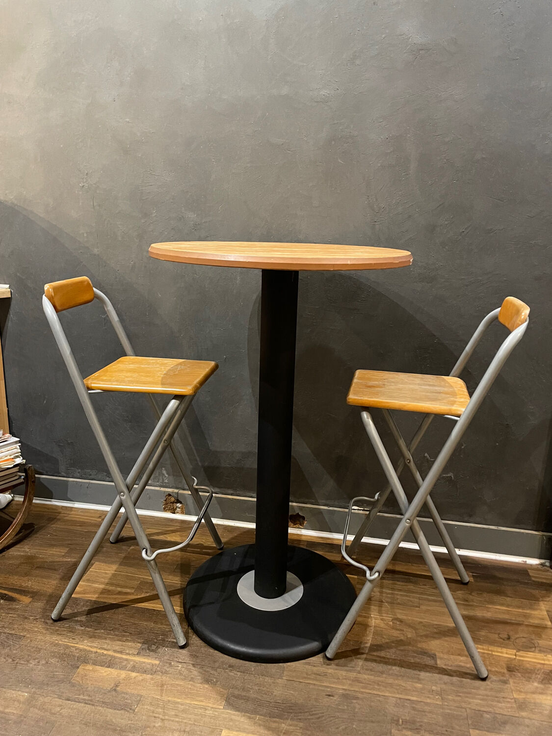 Set of high Ikea bistro table and its 2 stools