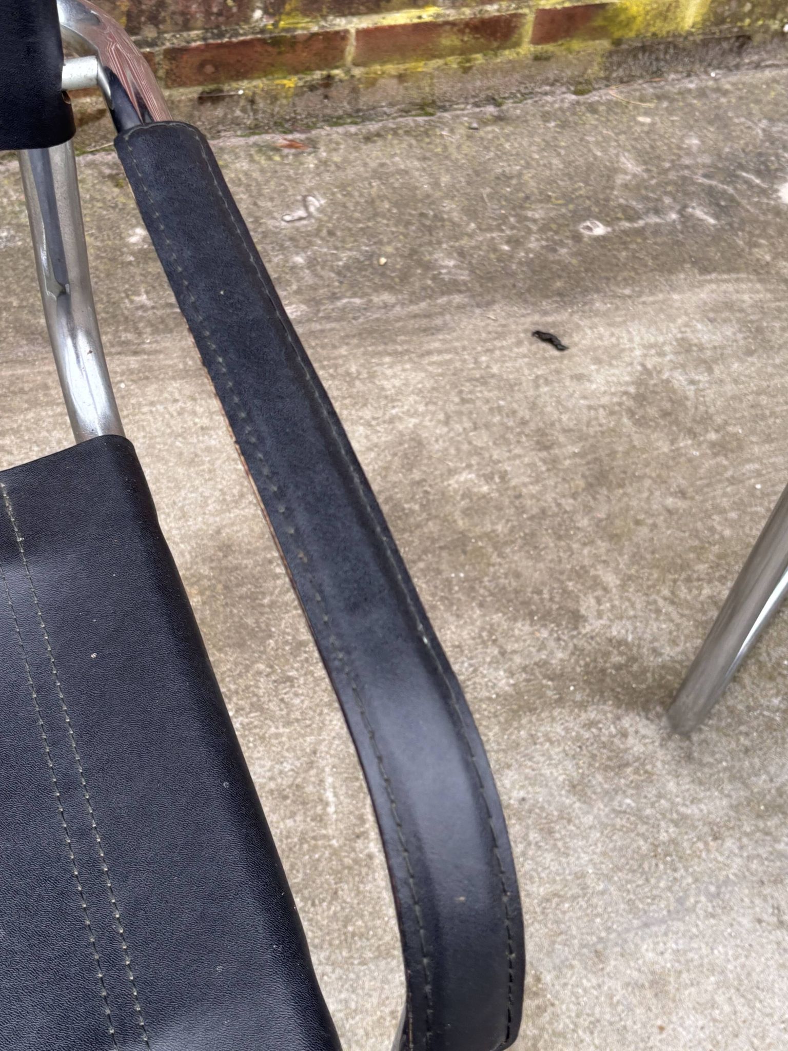 Set of 4 bauhaus cantilever chairs black leather and chrome design 80's