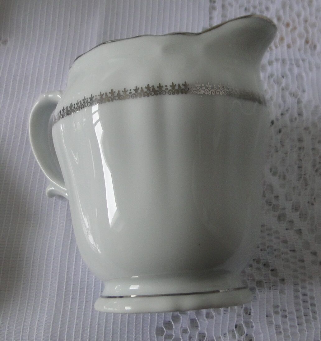 Service à café porcelaine Limoges ulim 12 pieces decor argente fond blanc