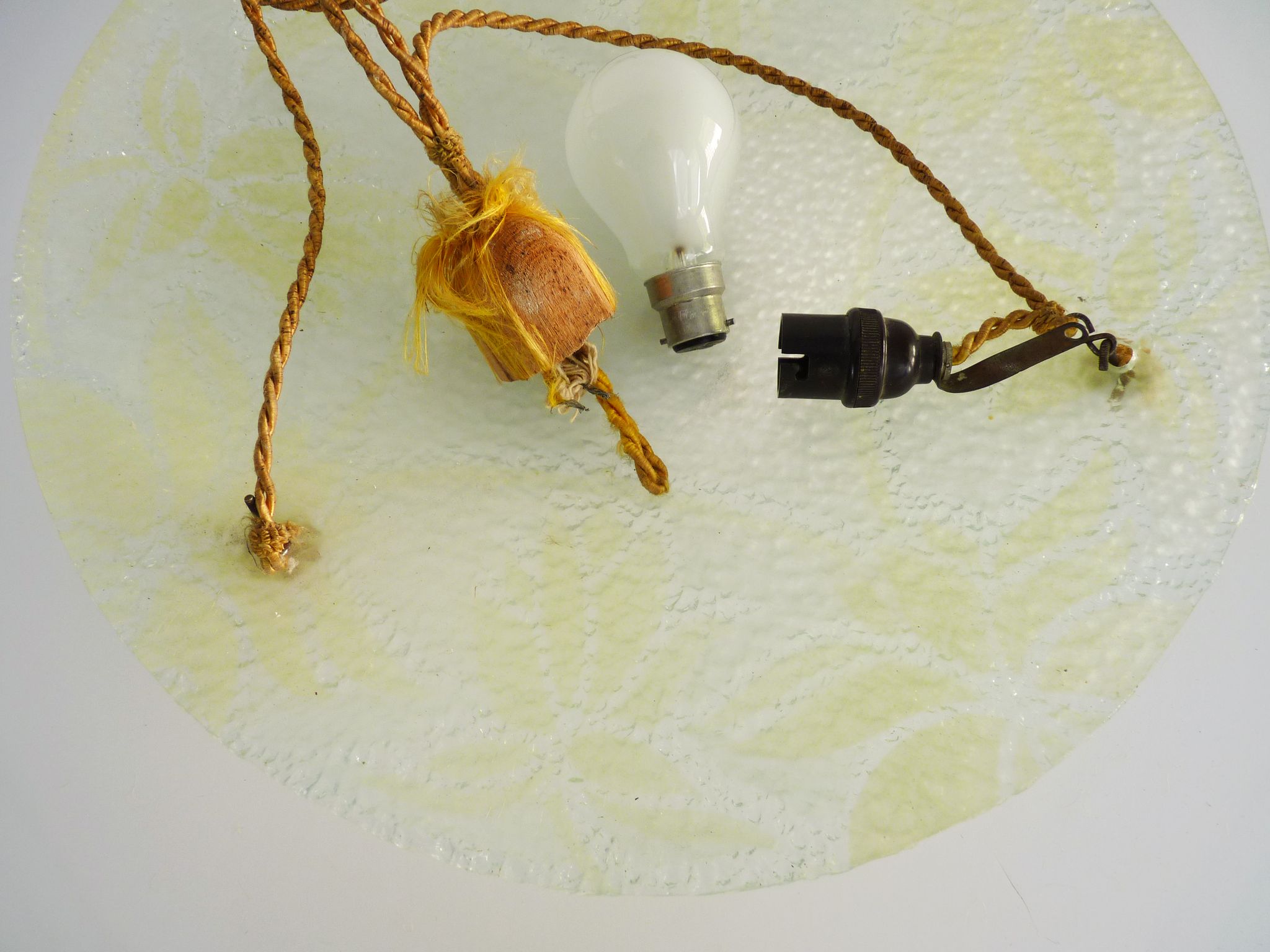 Suspension basin Art Deco 1 Fire, in yellow and transparent glass. Year 30