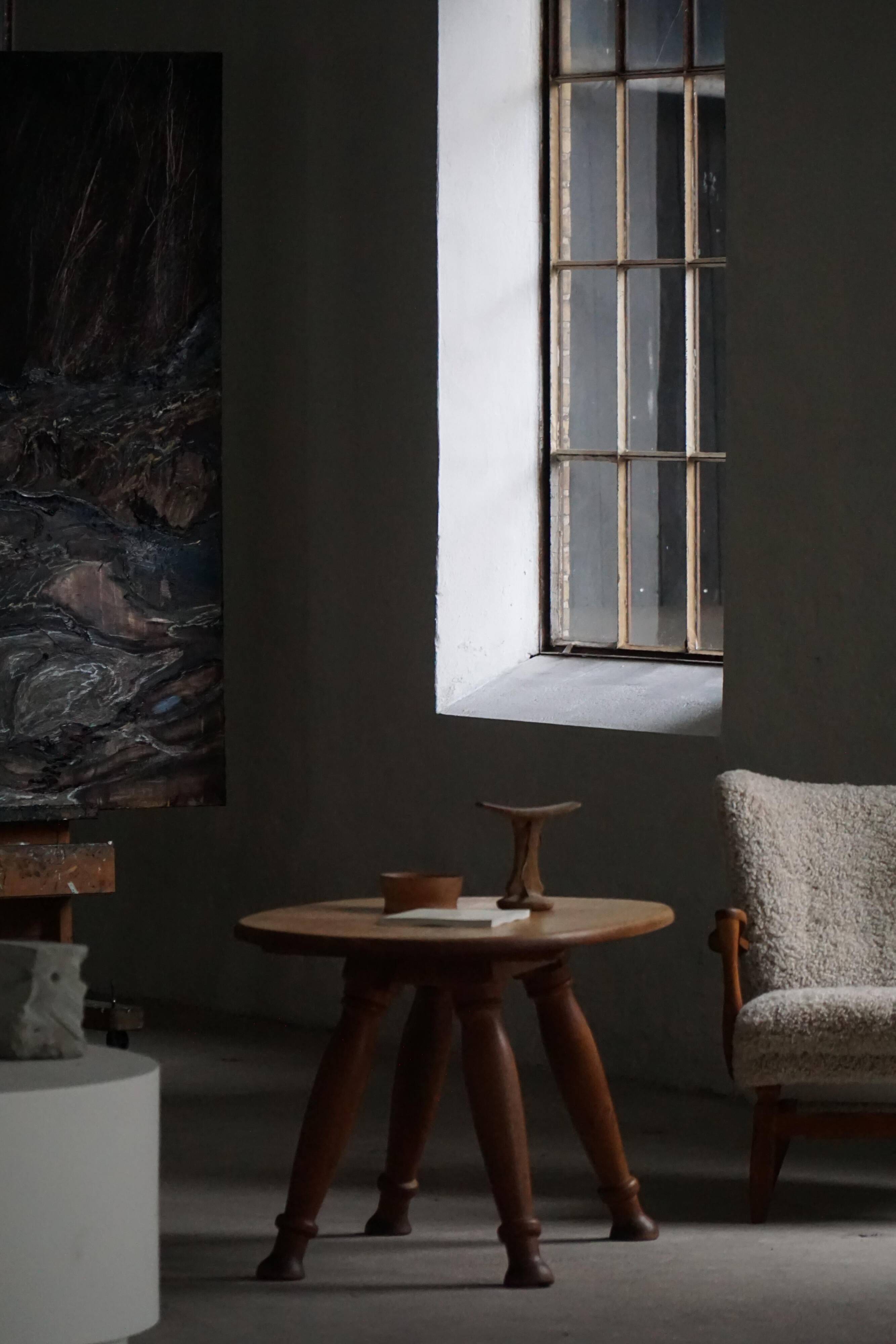 Mid-20th century Danish coffee table / side table in oak, Otto Færge, 1940s.