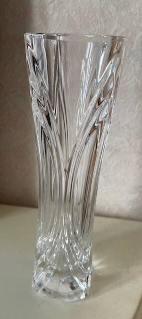 Small Arques crystal vase