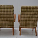 Set of two armchairs by Jaroslav Šmídek for TON, 1960s.