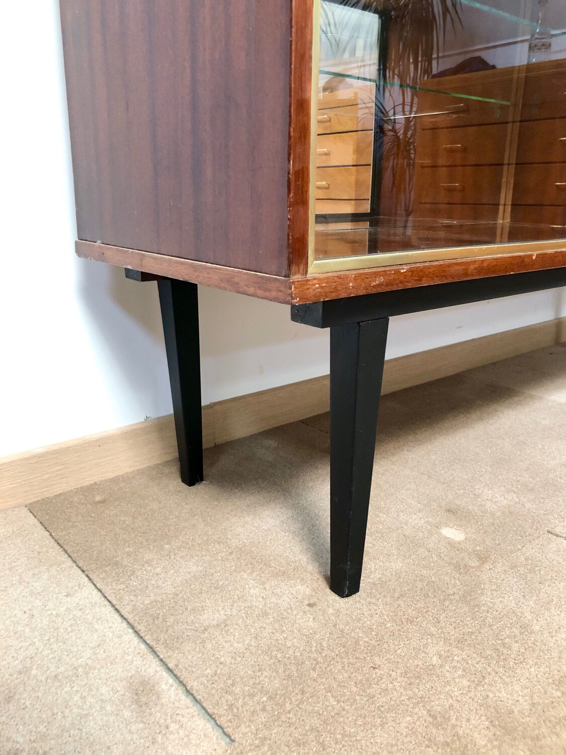 Vintage showcase row